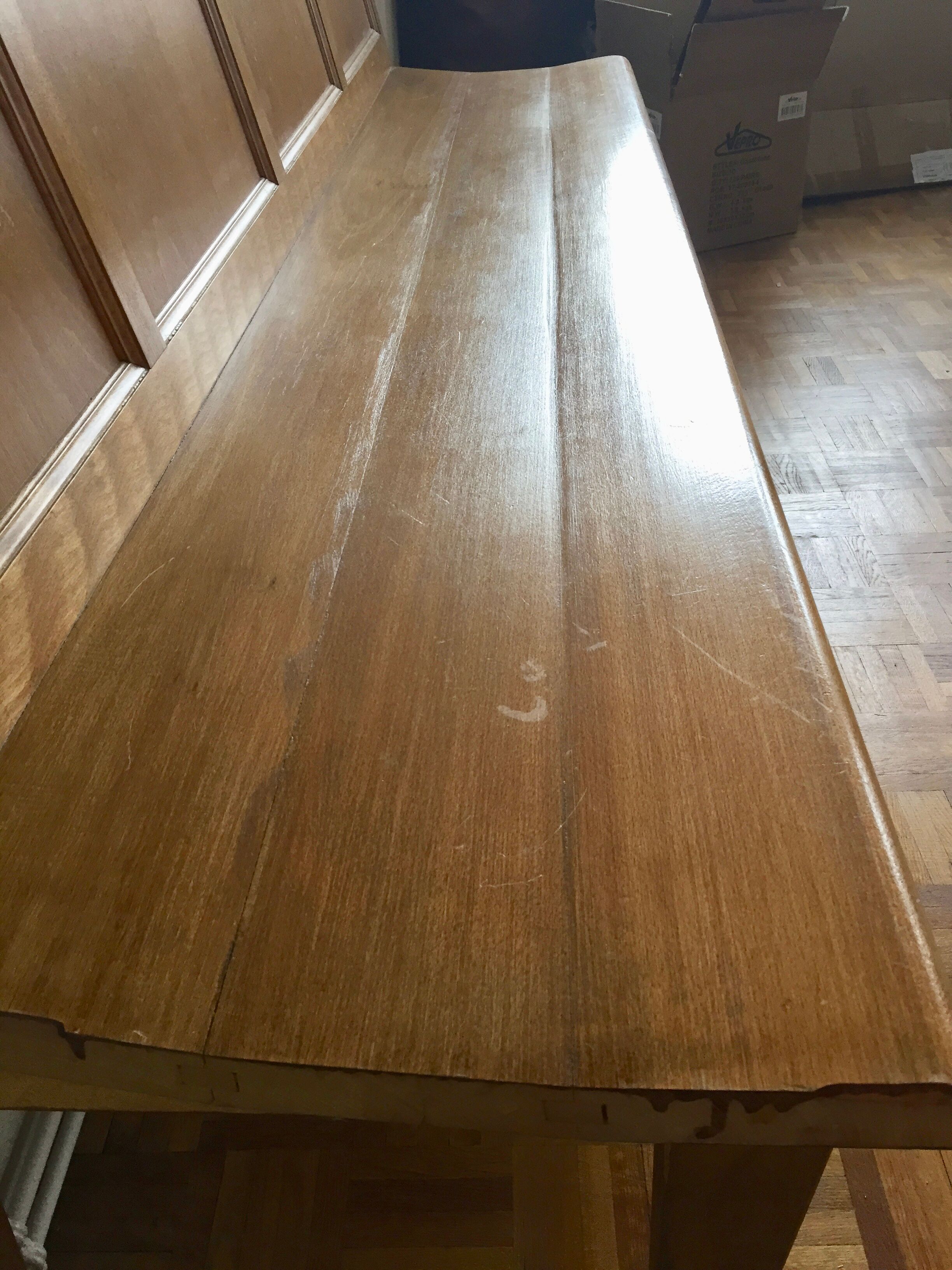 Station in oak bench