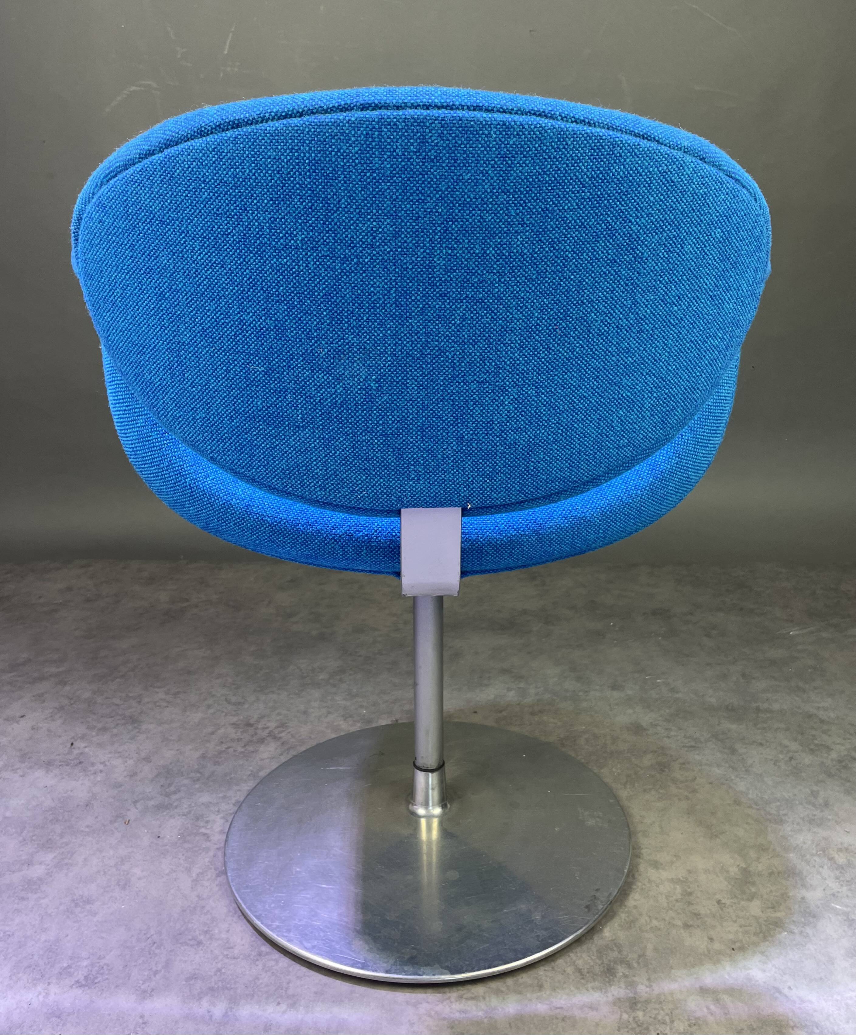 Chaise Little Tulip de Pierre Paulin bleu