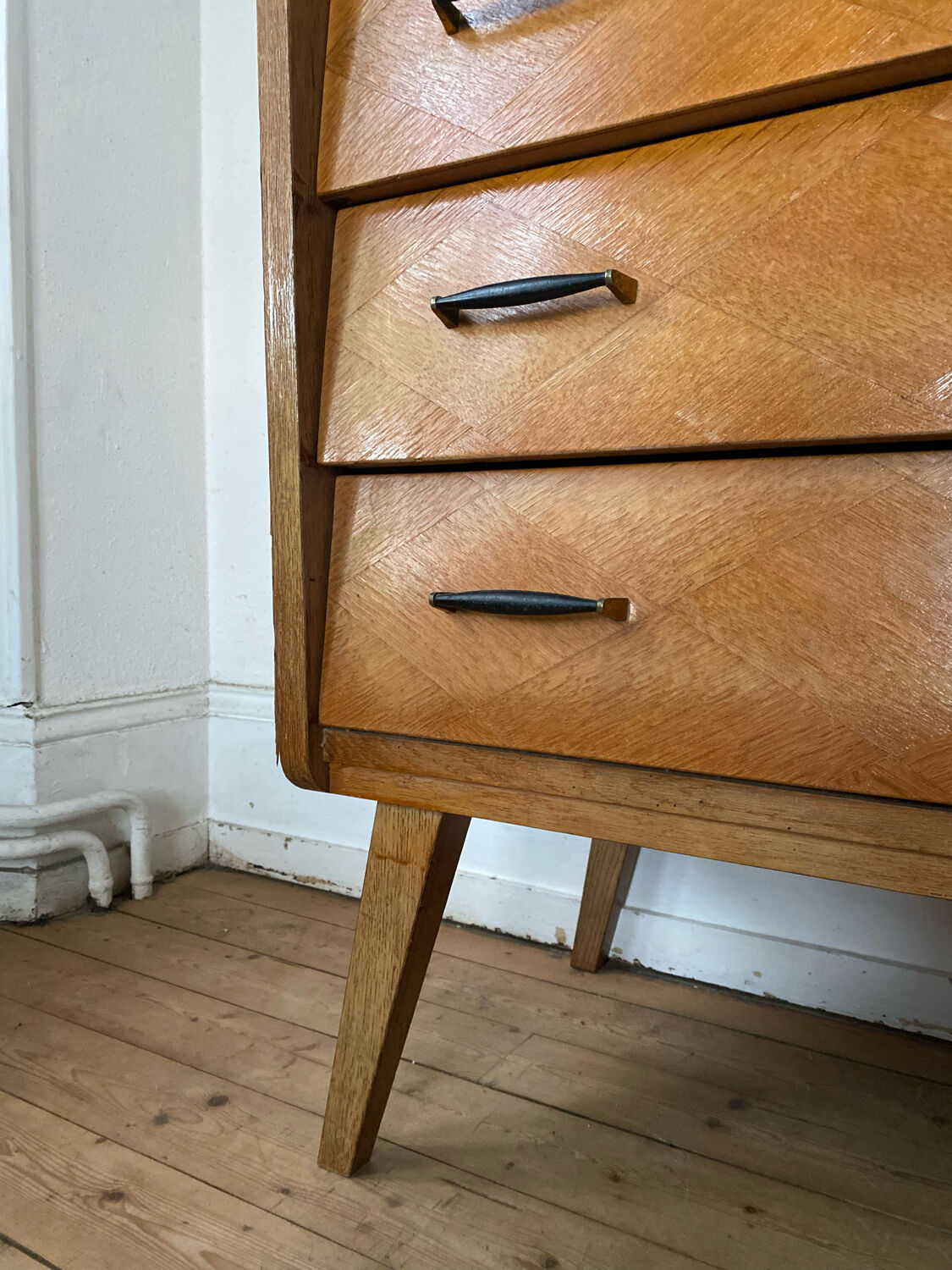Vintage dresser feet compass 60s