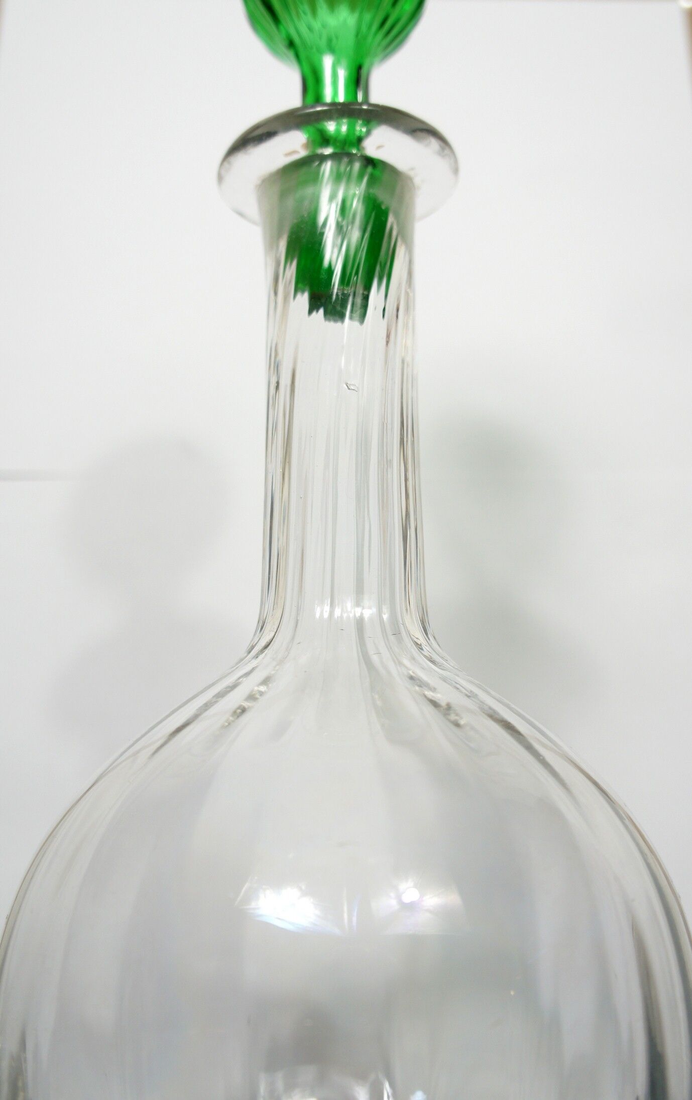 Ribbed blown glass decanter - twisted