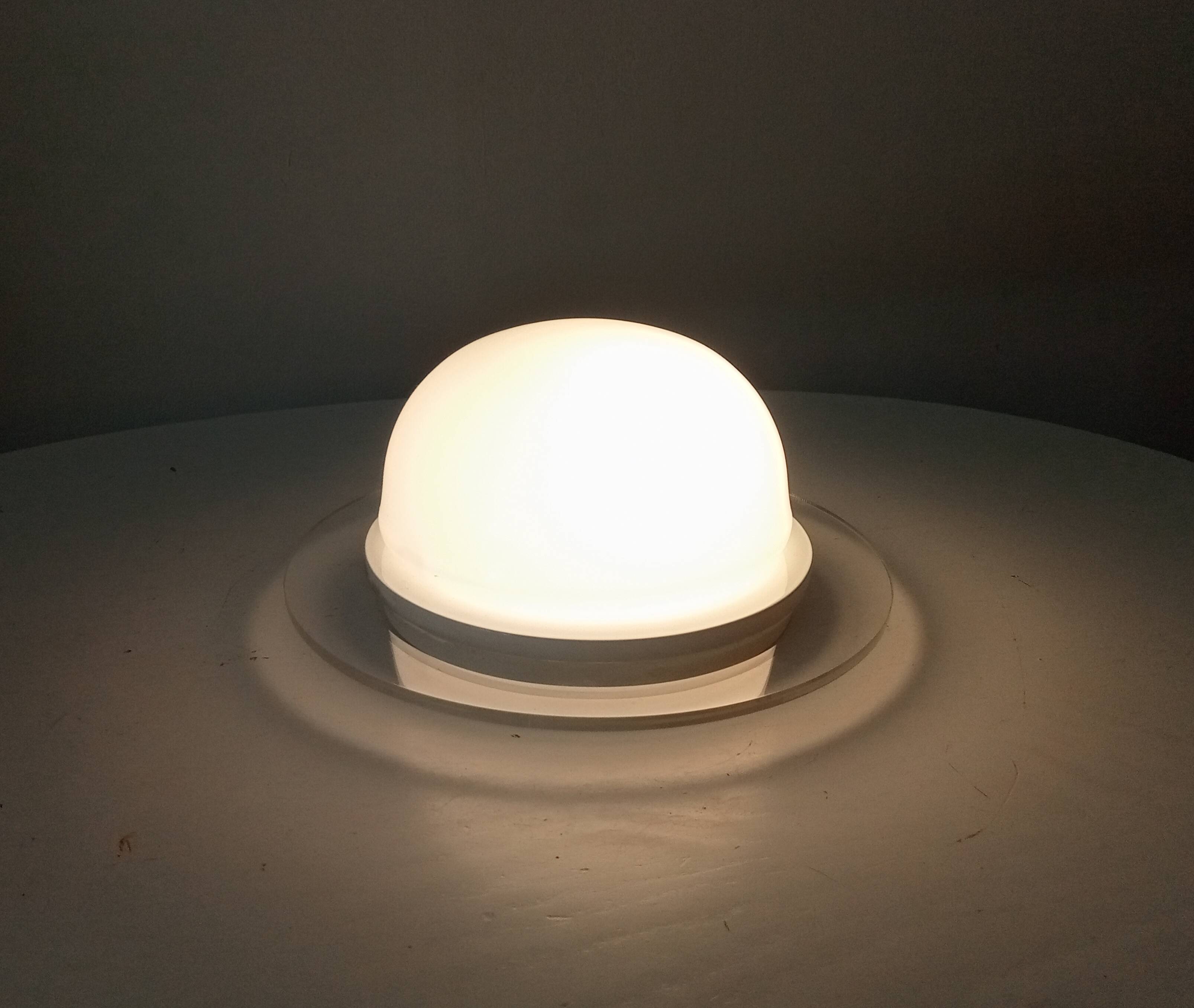 Vintage wall lamp in opaline and lucite
