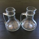 Paire de pichets en verre
