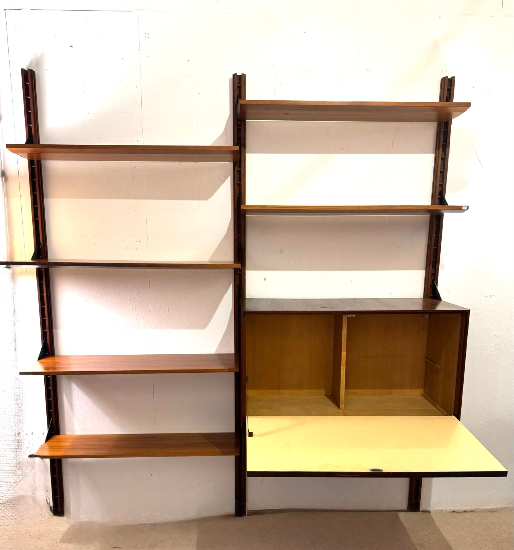 Wall shelf, Mid-Century, Italy, 1950s