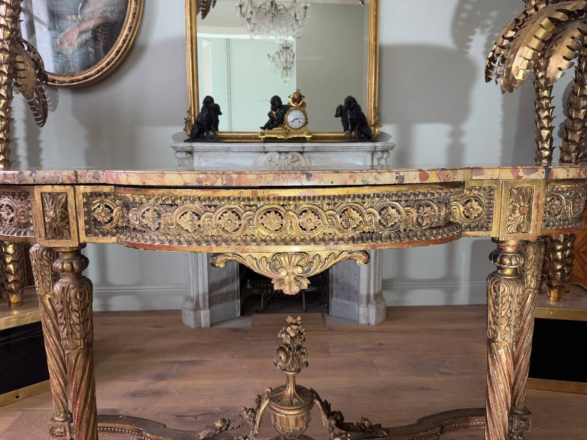 Console with 4 legs from the end of the 19th century in gilded wood in the Louis XVI style.