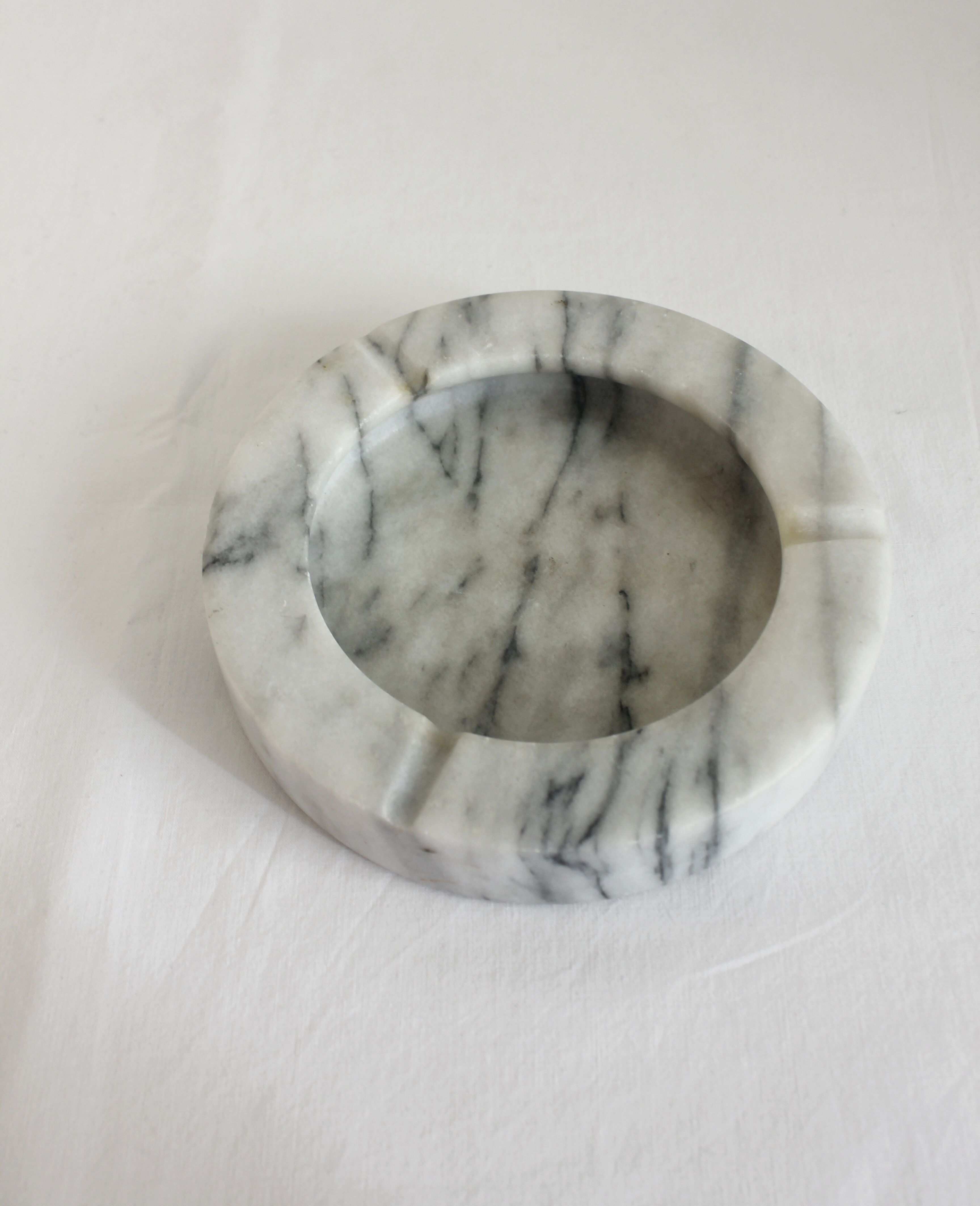 Round ashtray in vintage marble