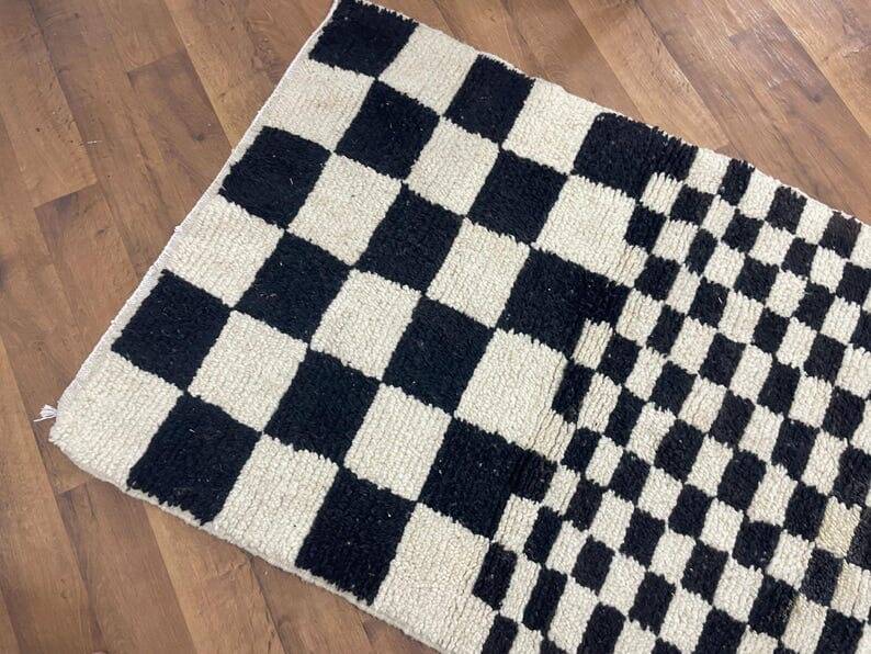 Handmade traditional Berber rug size 150 x 250 cm