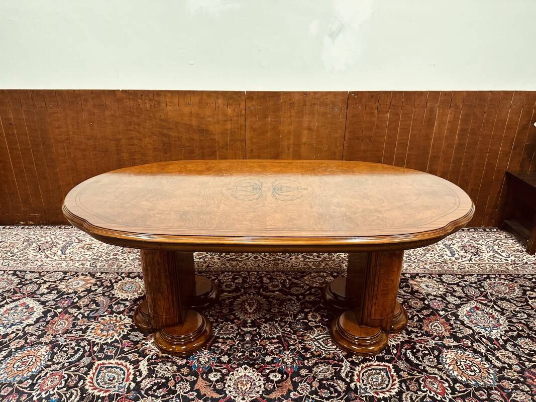 Table à manger antique en bois de loupe italienne