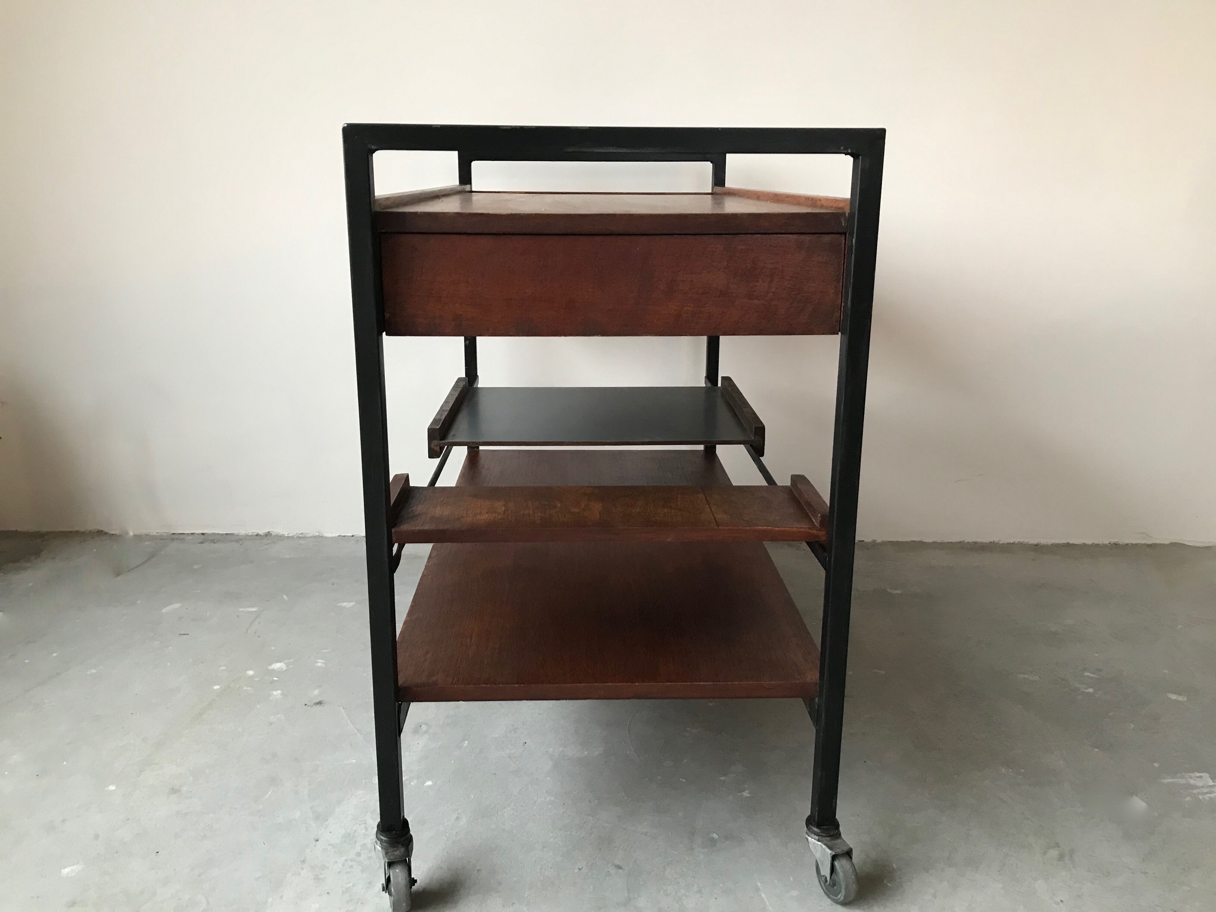 "Paris" model rolling table by Pierre Guariche for Meurop 1960