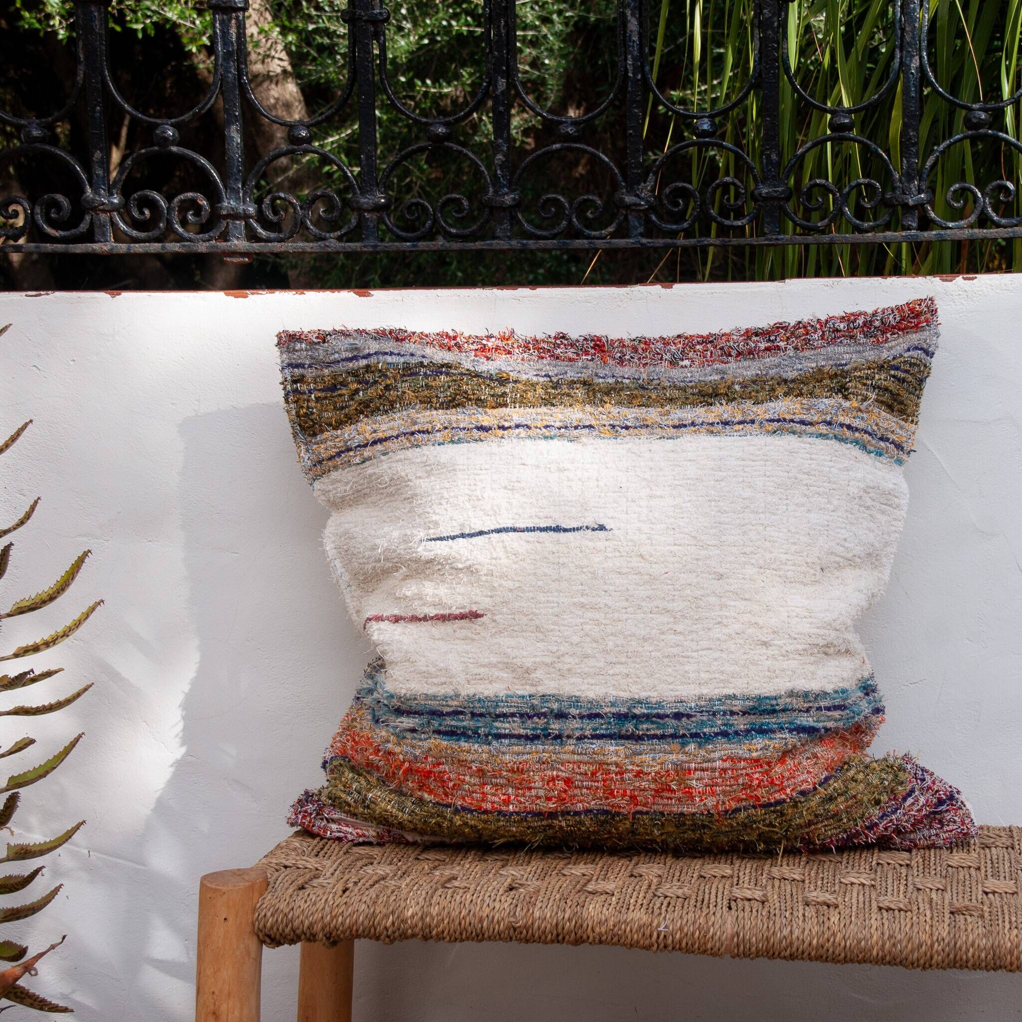 Hand-woven handmade cushion cover made from recycled cotton