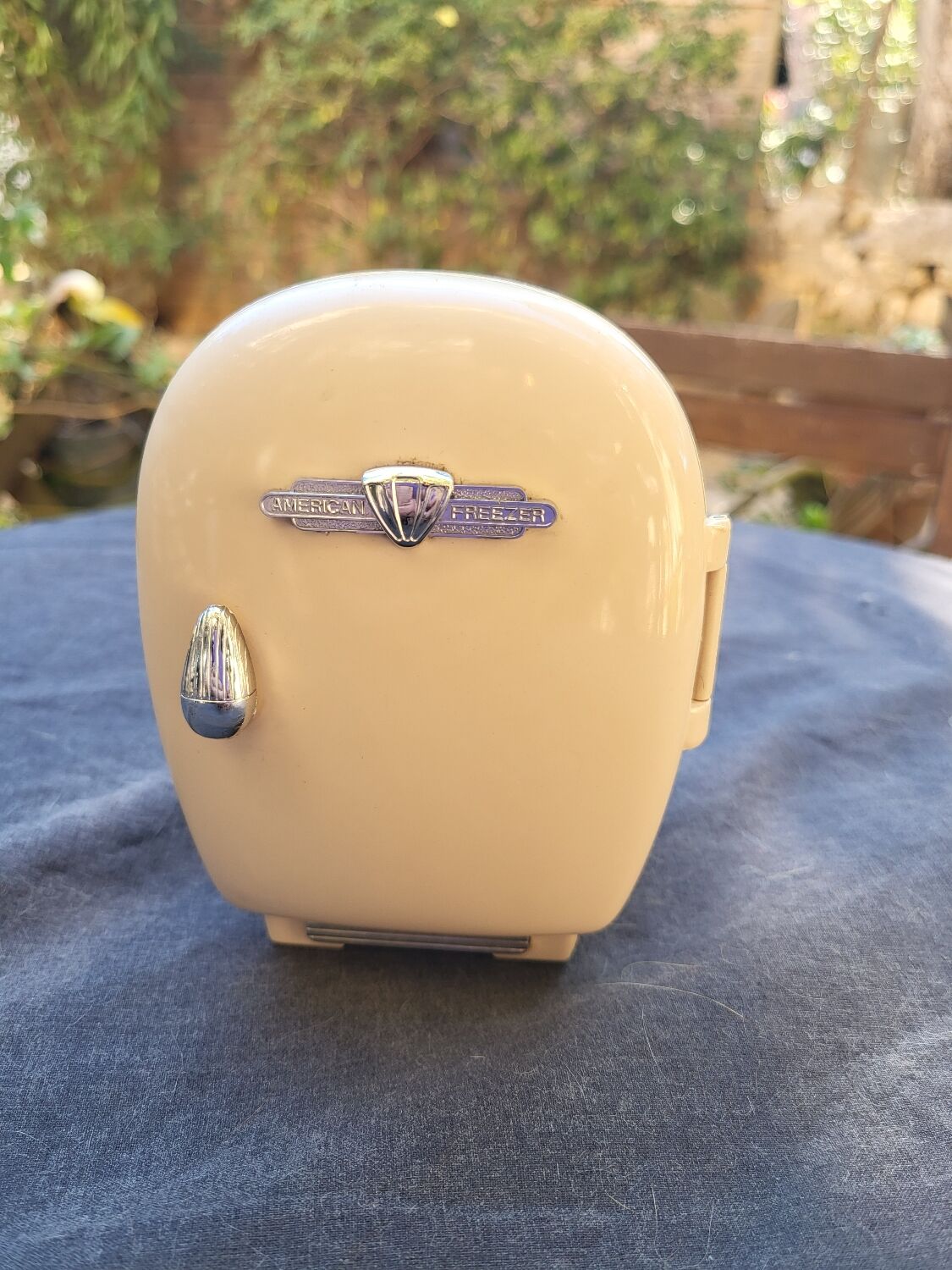 Miniature vintage fridge desk organizer
