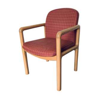 Powder pink armchair - light wood