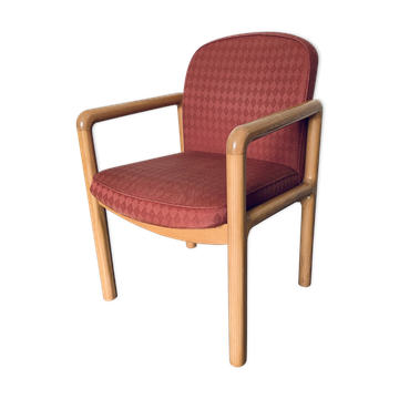 Powder pink armchair - light wood