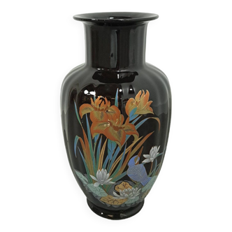 Vase vintage en porcelaine noire.