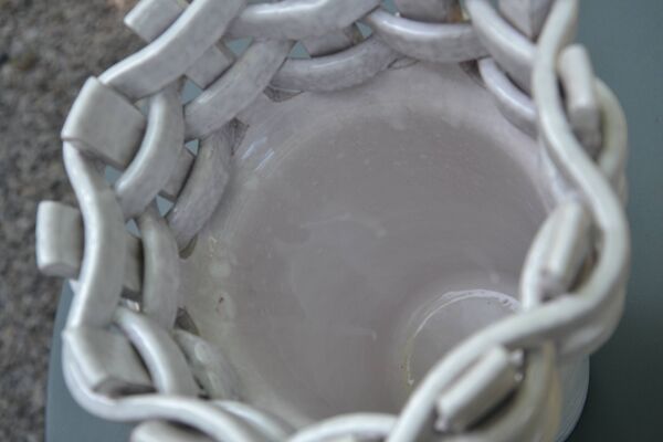 Vase blanc tressé Italy années 50-60