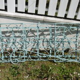 Wrought iron bed and his Swan-neck