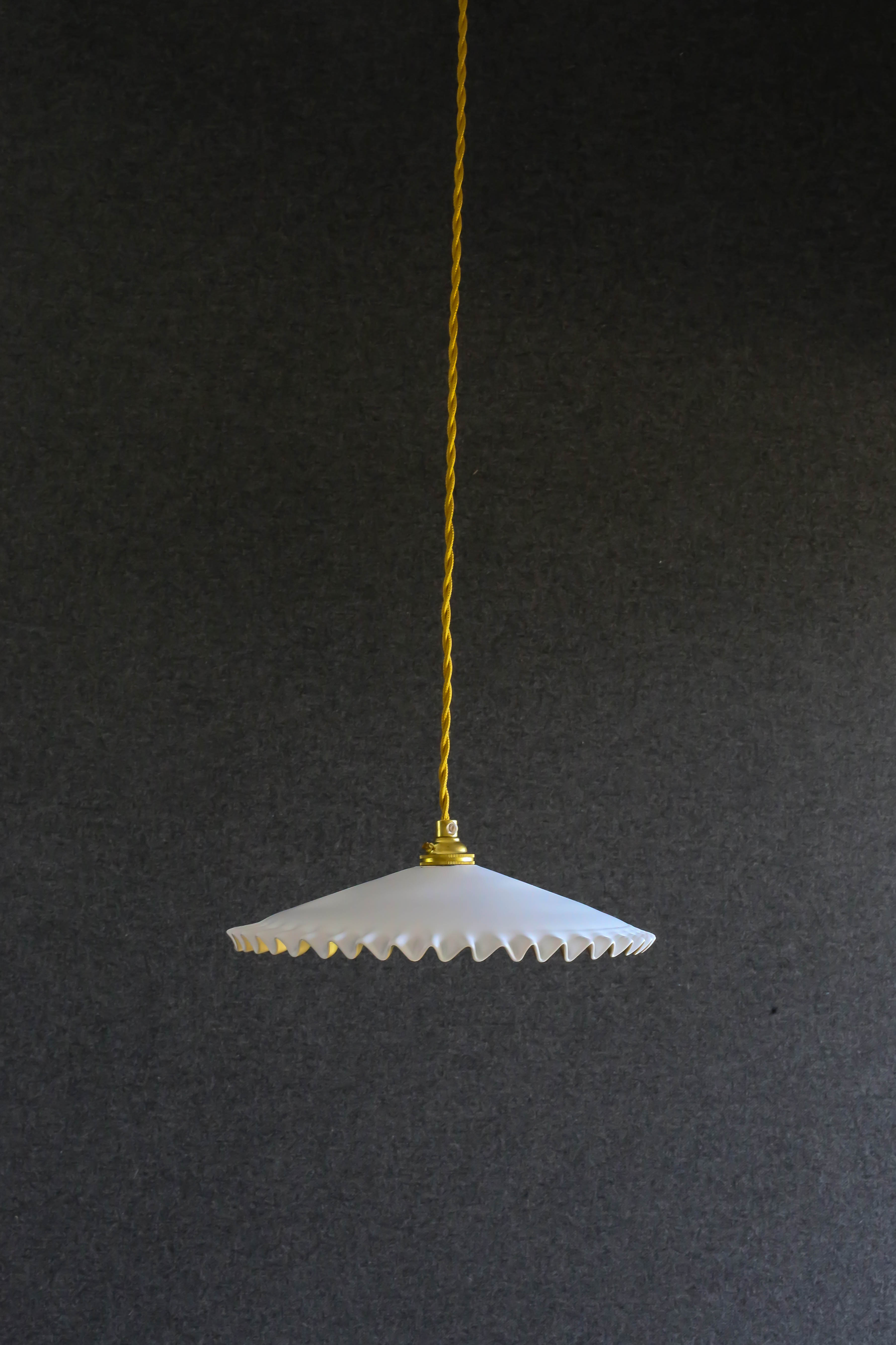 Pendant lamp in opaline