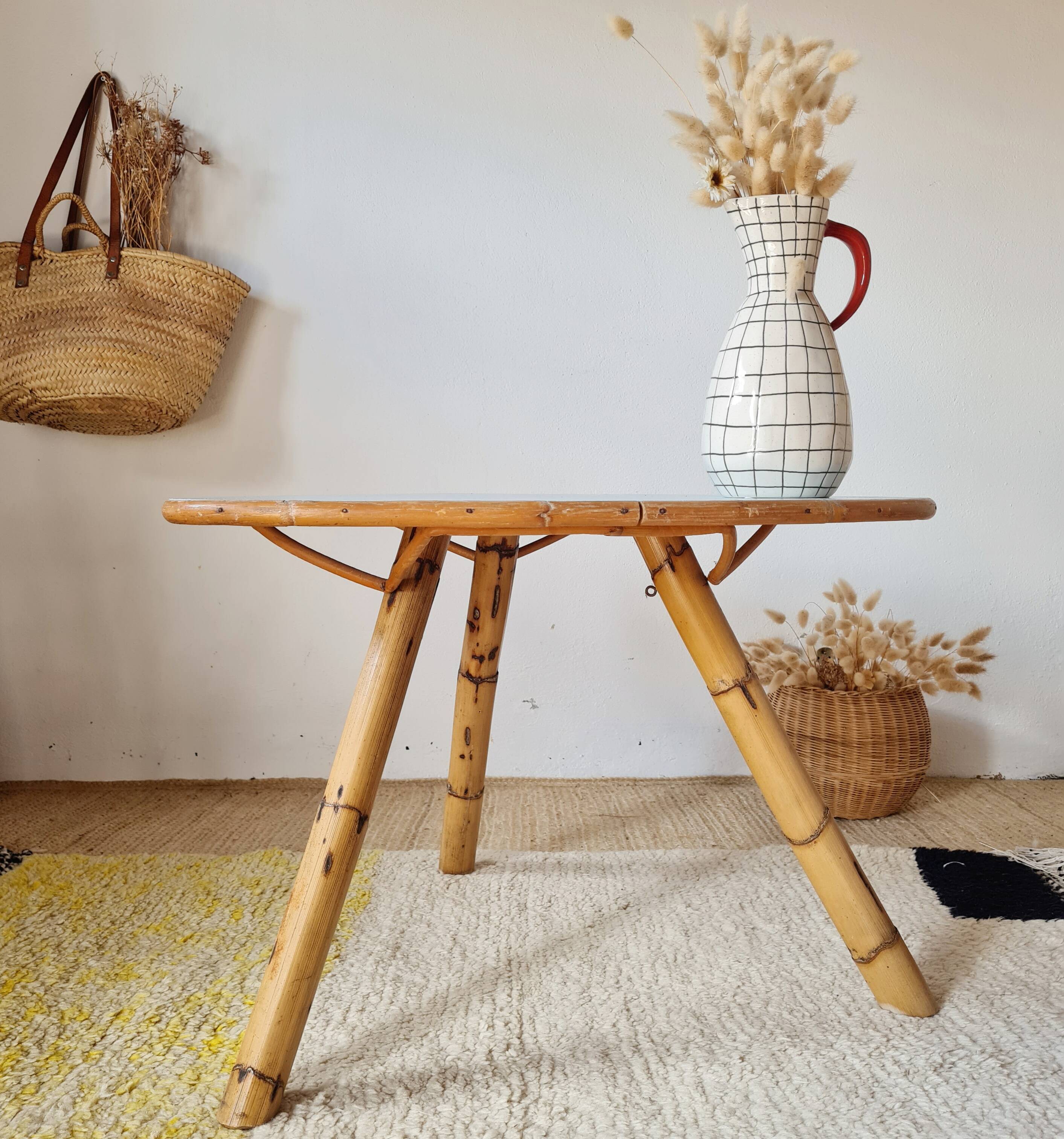 Tripod coffee table – Rattan & Bamboo – Sky blue oval top – 60s