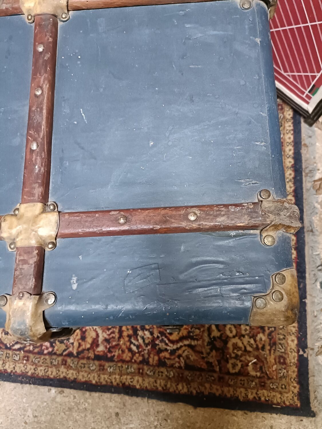 Former D.FES travel trunk trademark, 1950s