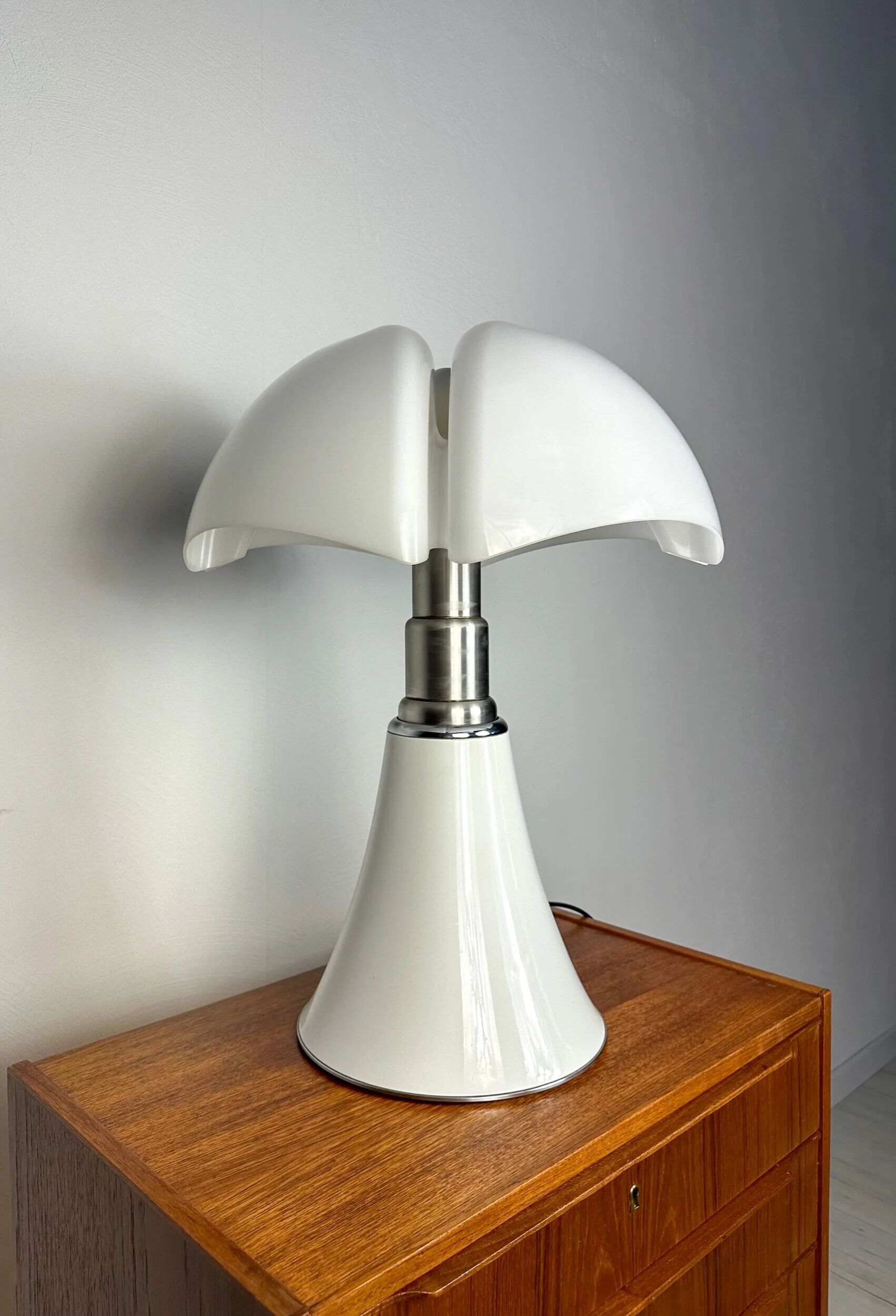 1970s Large Vintage Pipistrello Lamp by Gae Aulenti for Martinelli Luce
