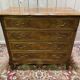 Commode en noyer de style Louis XV / rocaille