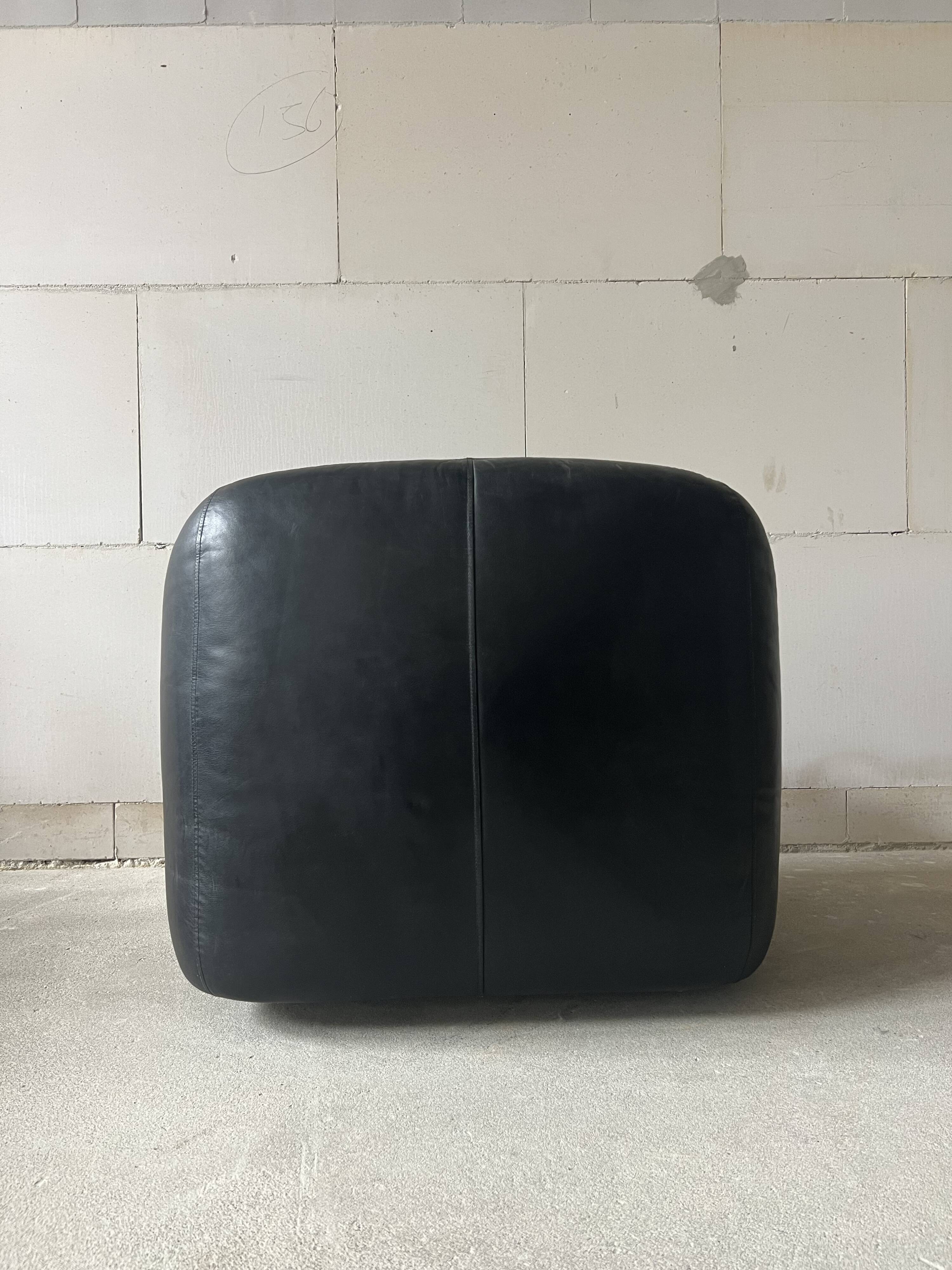 Italian black leather lounge chair