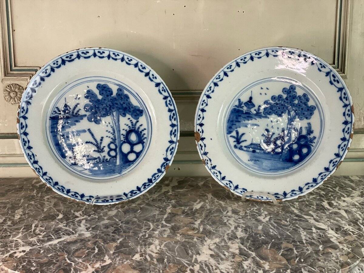 Paire de plats en faïence de Delft, XVIIIème siècle