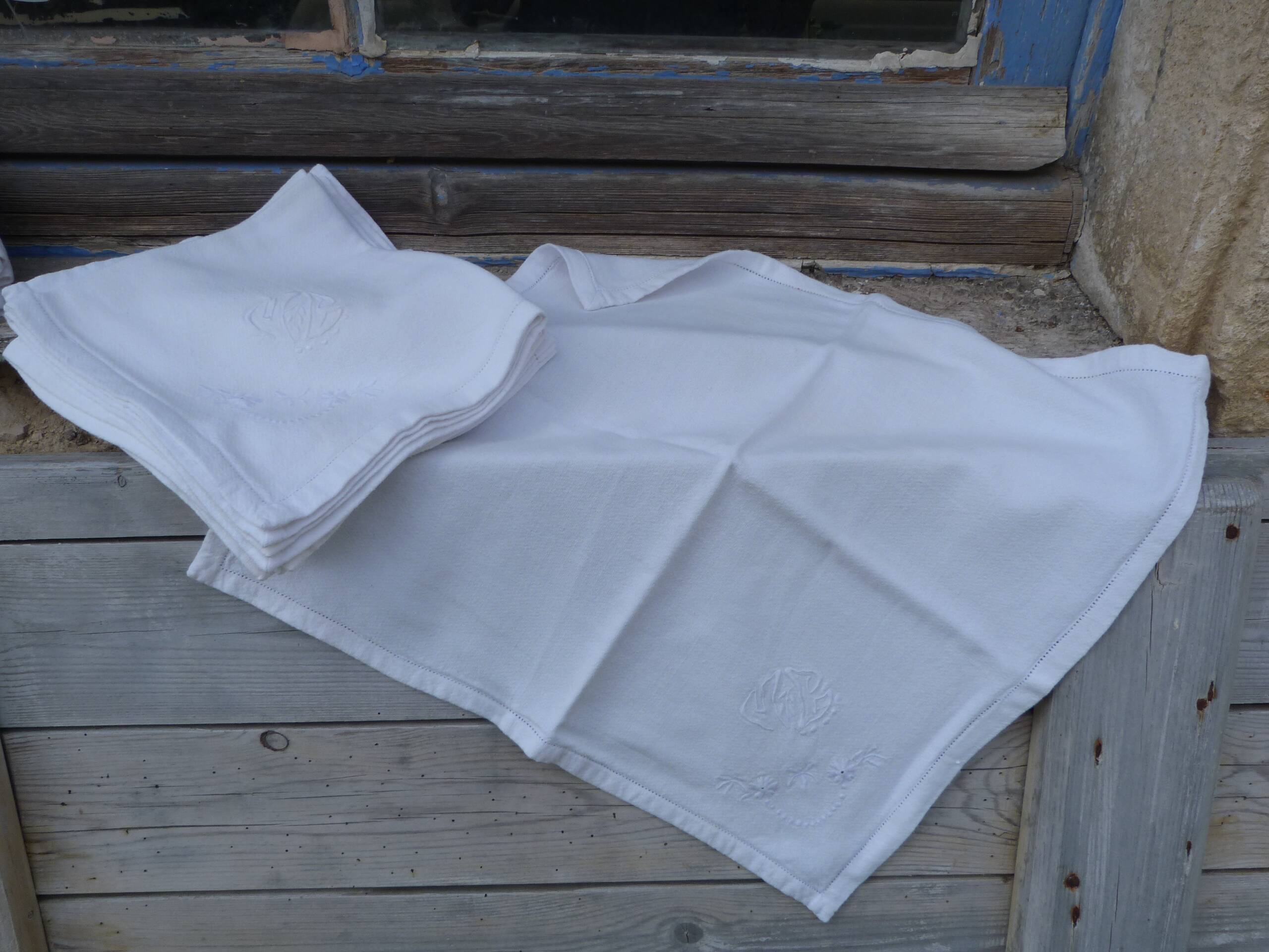 Set of 6 old 1900 napkins in white damask linen with hand-embroidered monogram