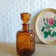 Carafe en verre ambré avec bouchon vintage