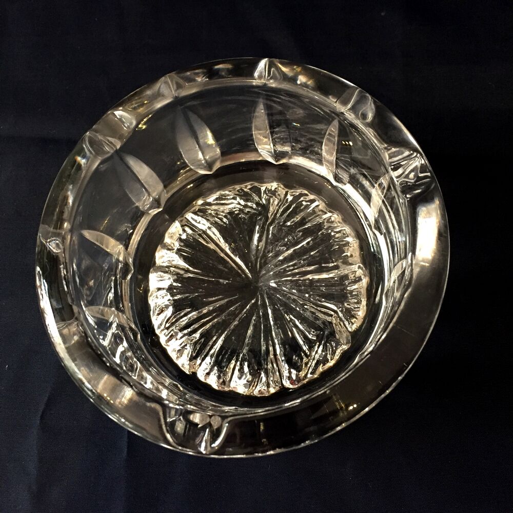Cendrier en cristal taillé