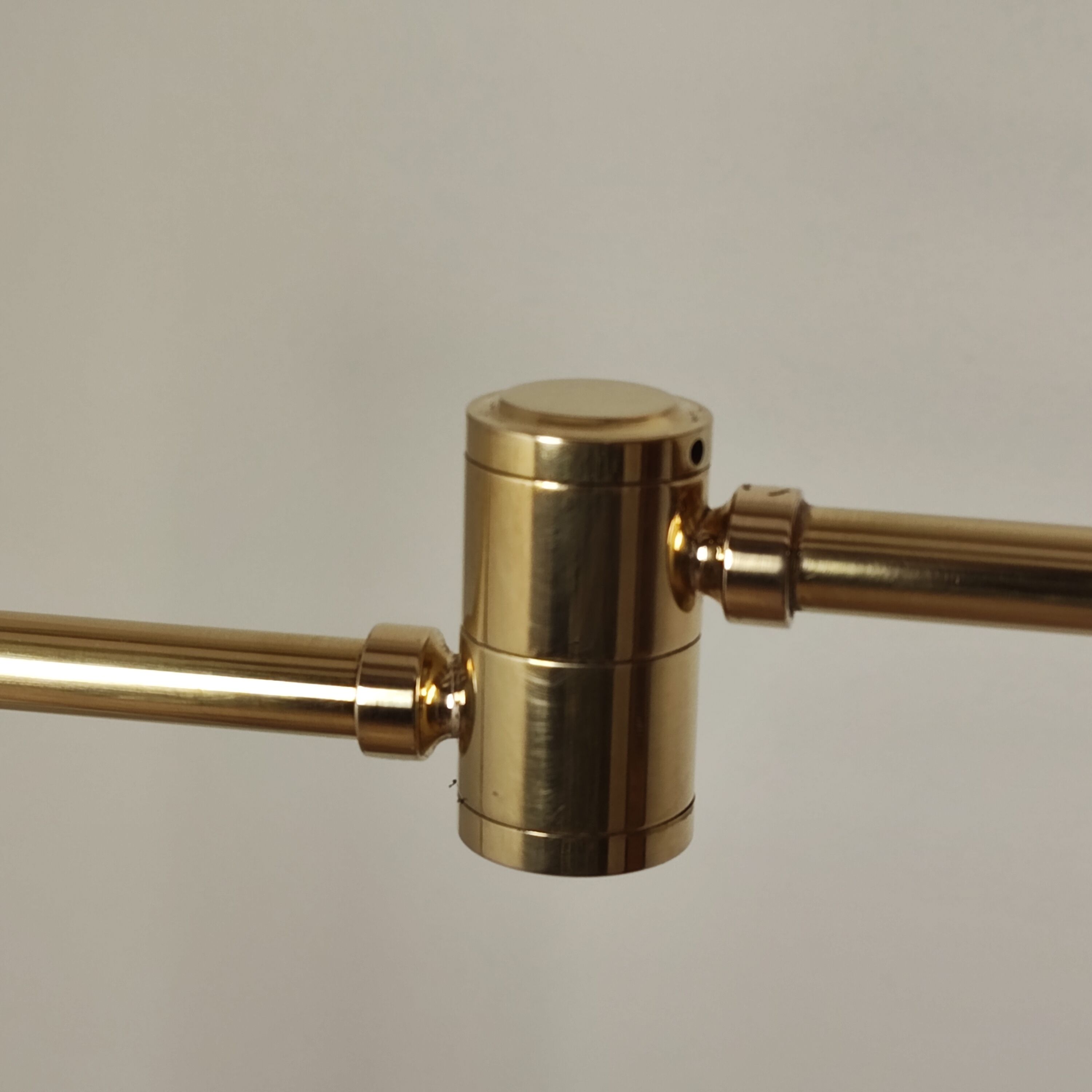 Brass e-reader floor lamp