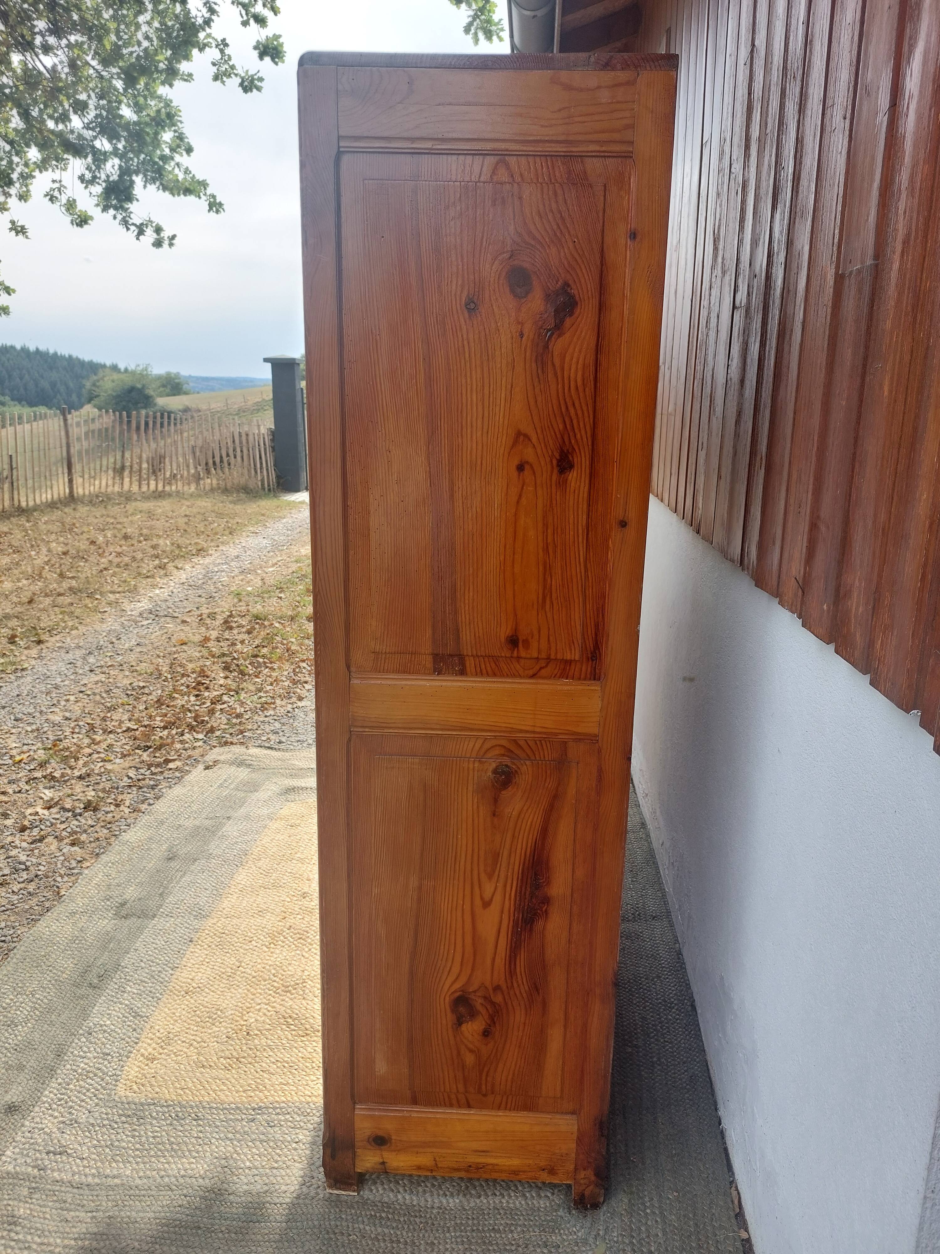 wardrobe, asymmetrical wardrobe