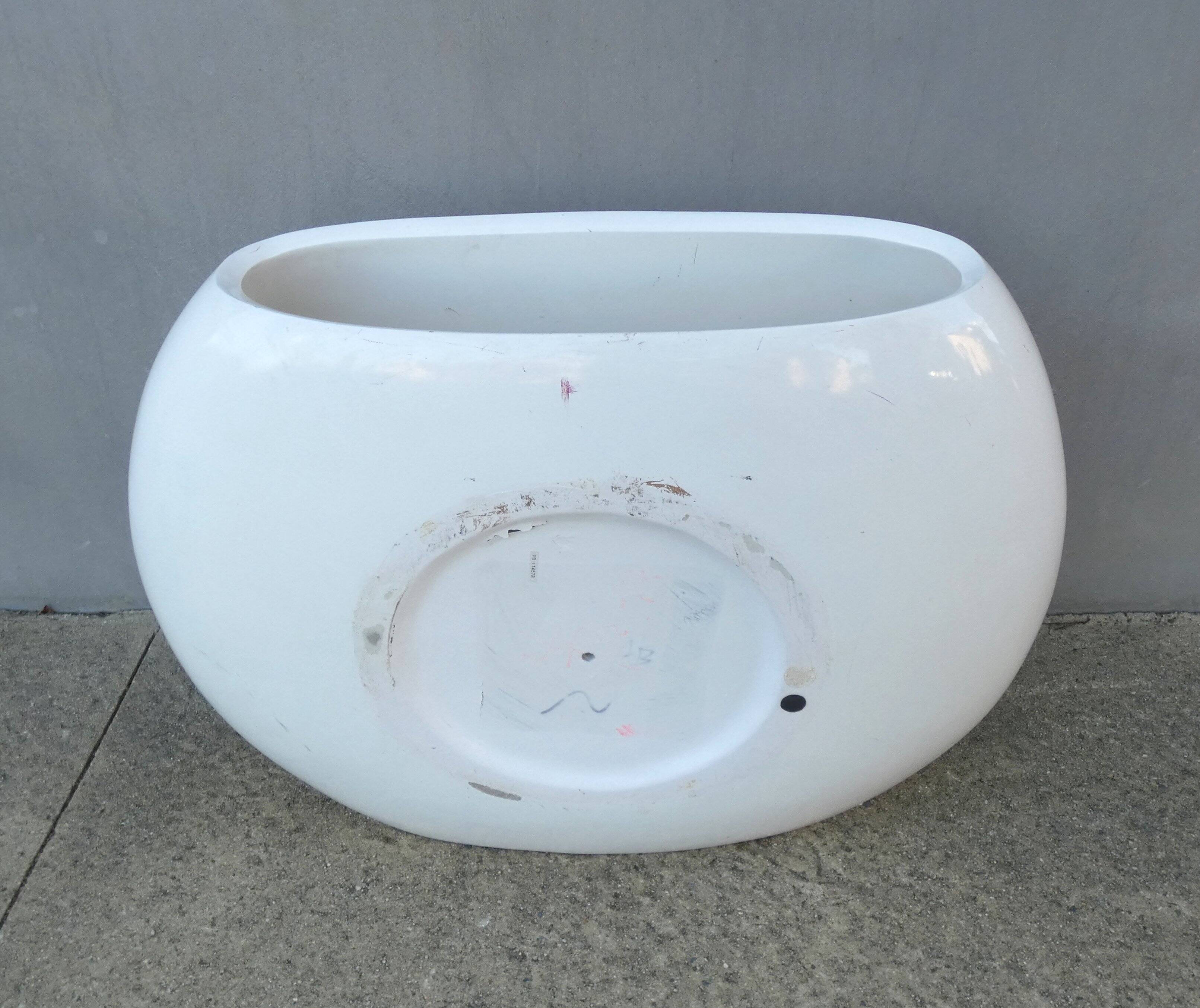 Table basse laquée blanche design Space Age forme libre vintage