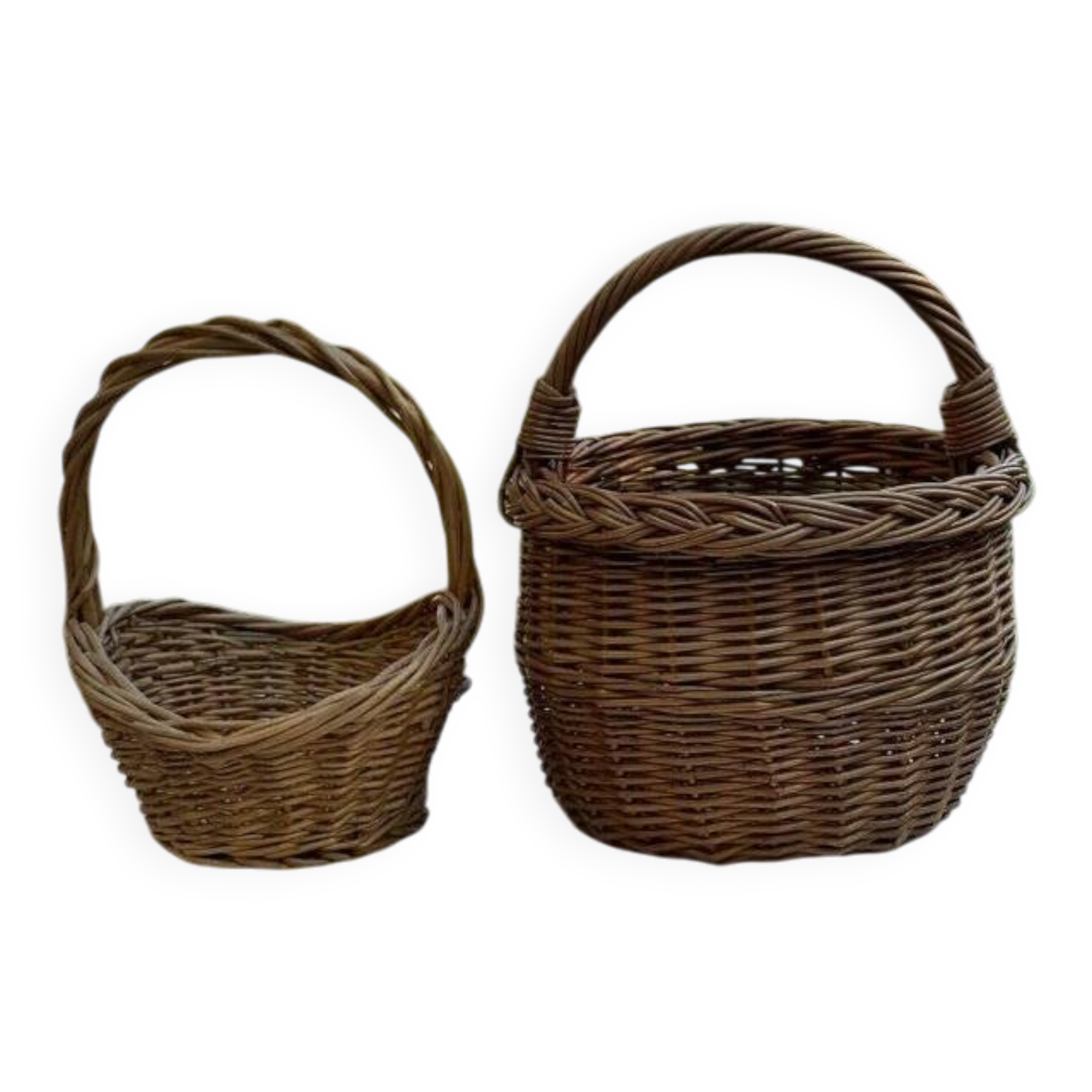 Set of 2 brown wicker baskets from the 1960s — two sizes, rustic vintage style.