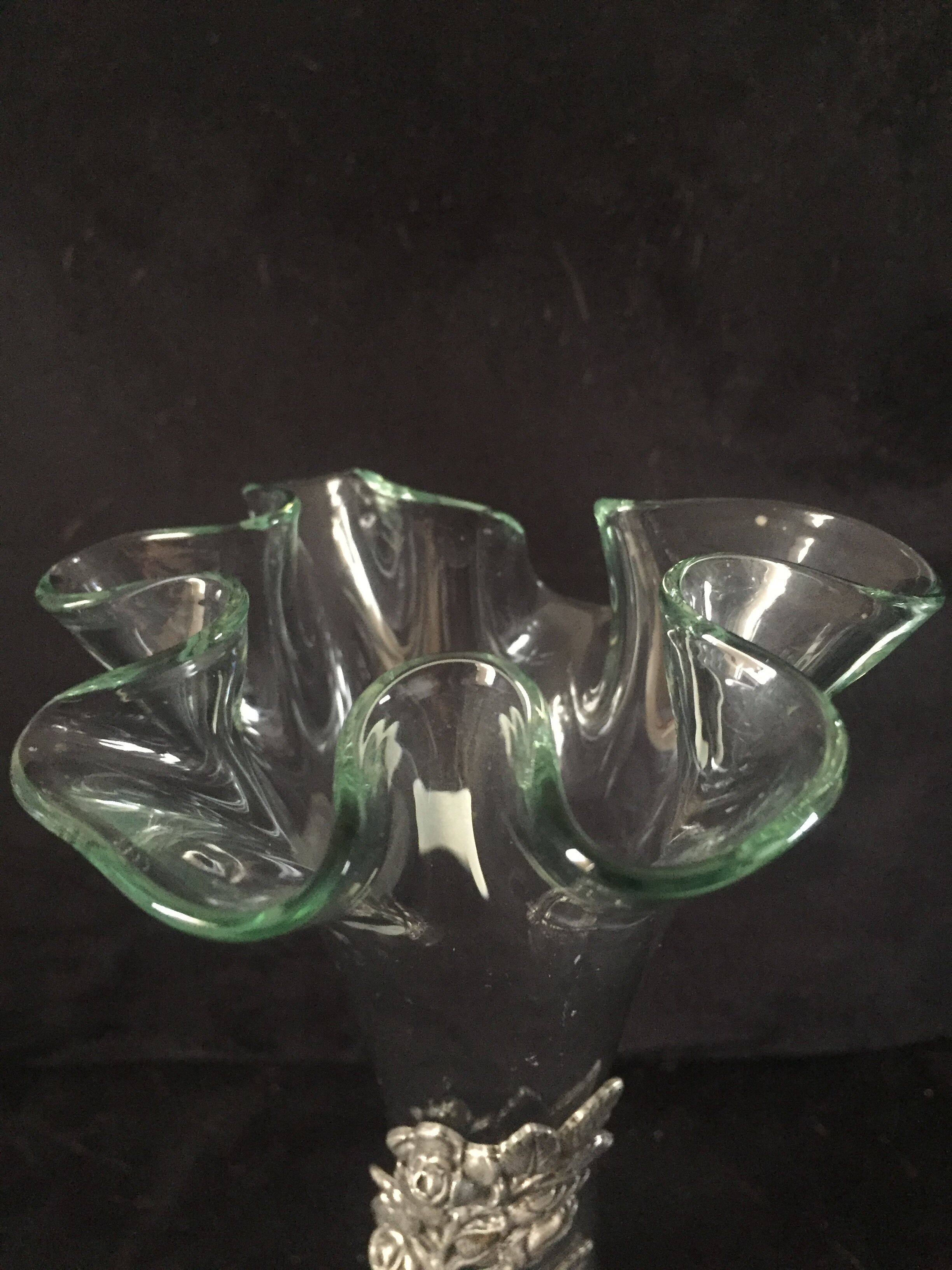 Soliflore en verre avec rose en étain