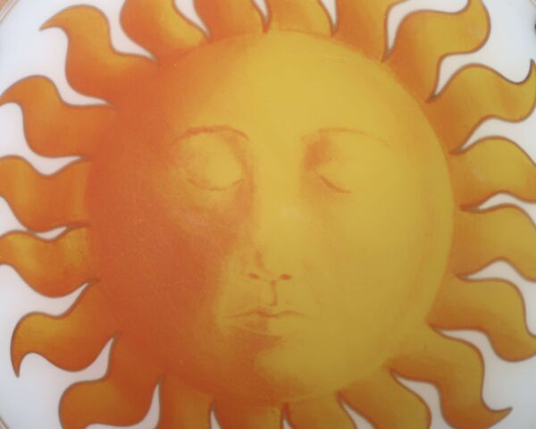 Applique murale ou plafonnier rond, soleil jaune verre opaque, années 80