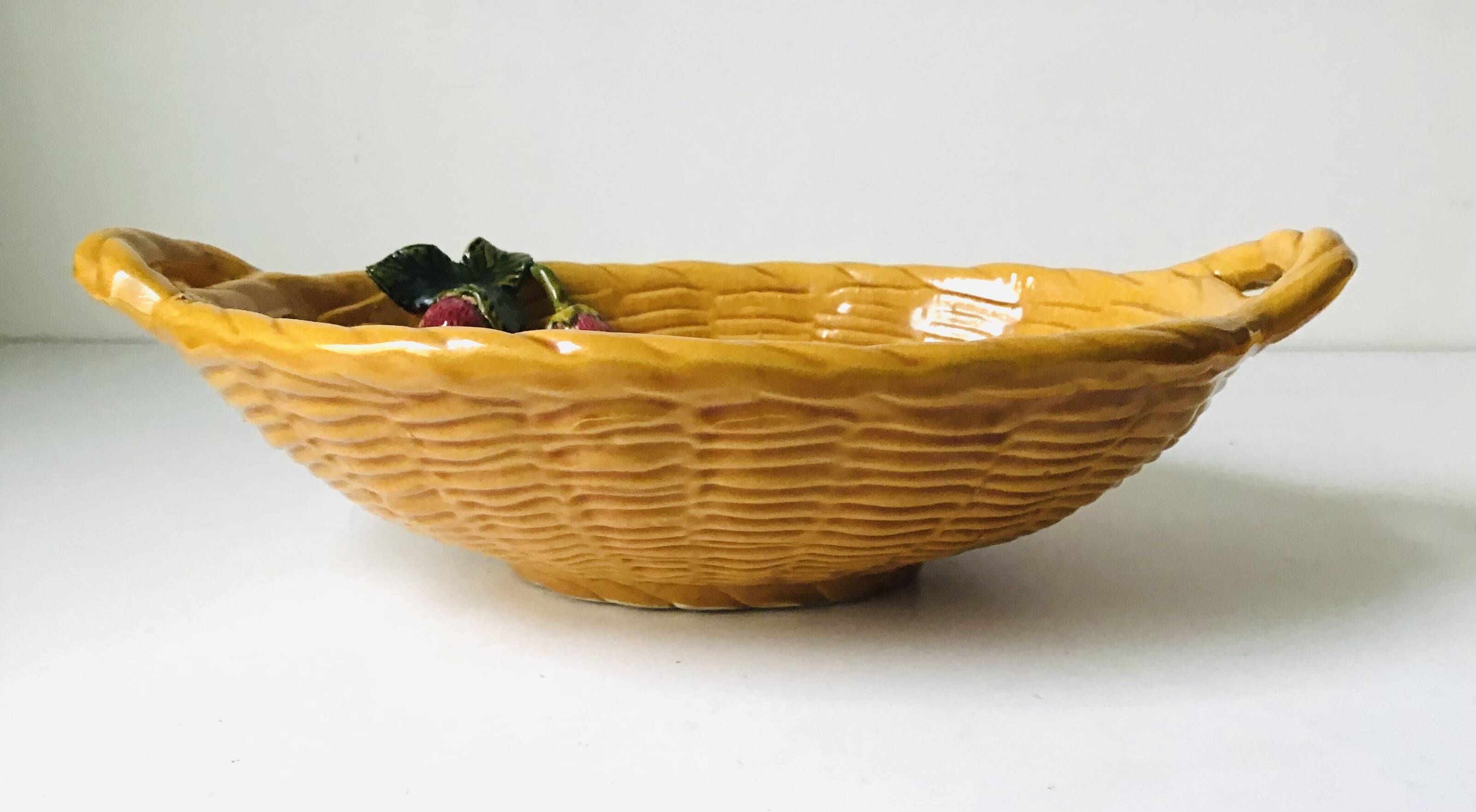 Rattan-style slip fruit bowl