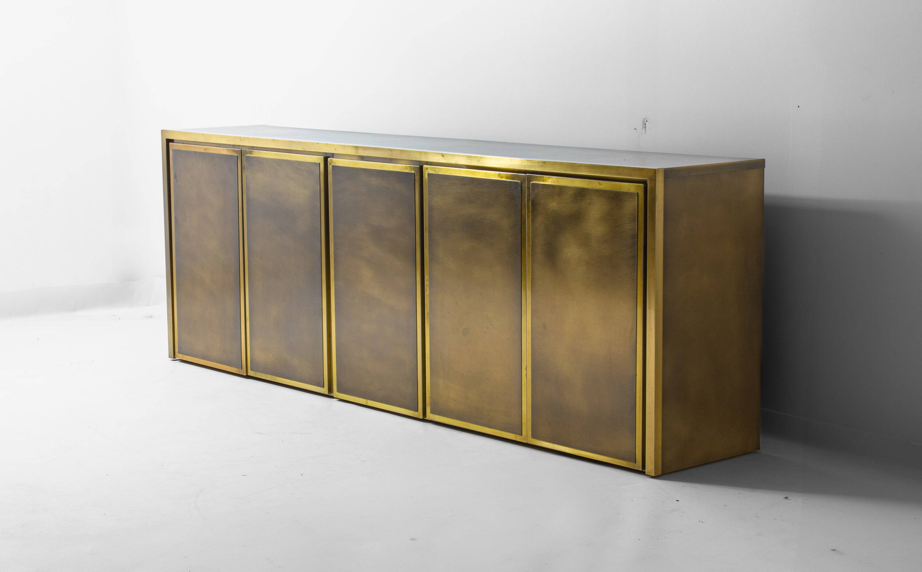 Buffet exclusif en laiton brossé par Belgochrom, années 1970