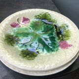 2 old plates in dabbling