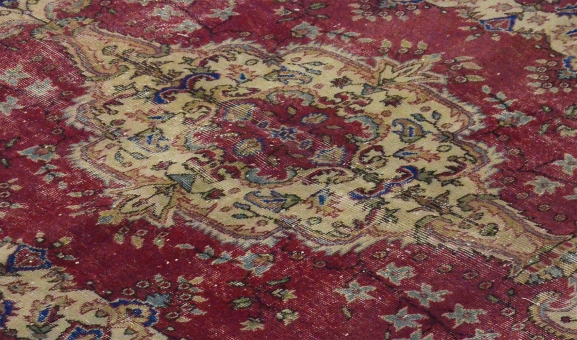 One-of-a-Kind Turkish Handwoven Vintage Rug - Timeless Vintage Elegance 286x 162 cm