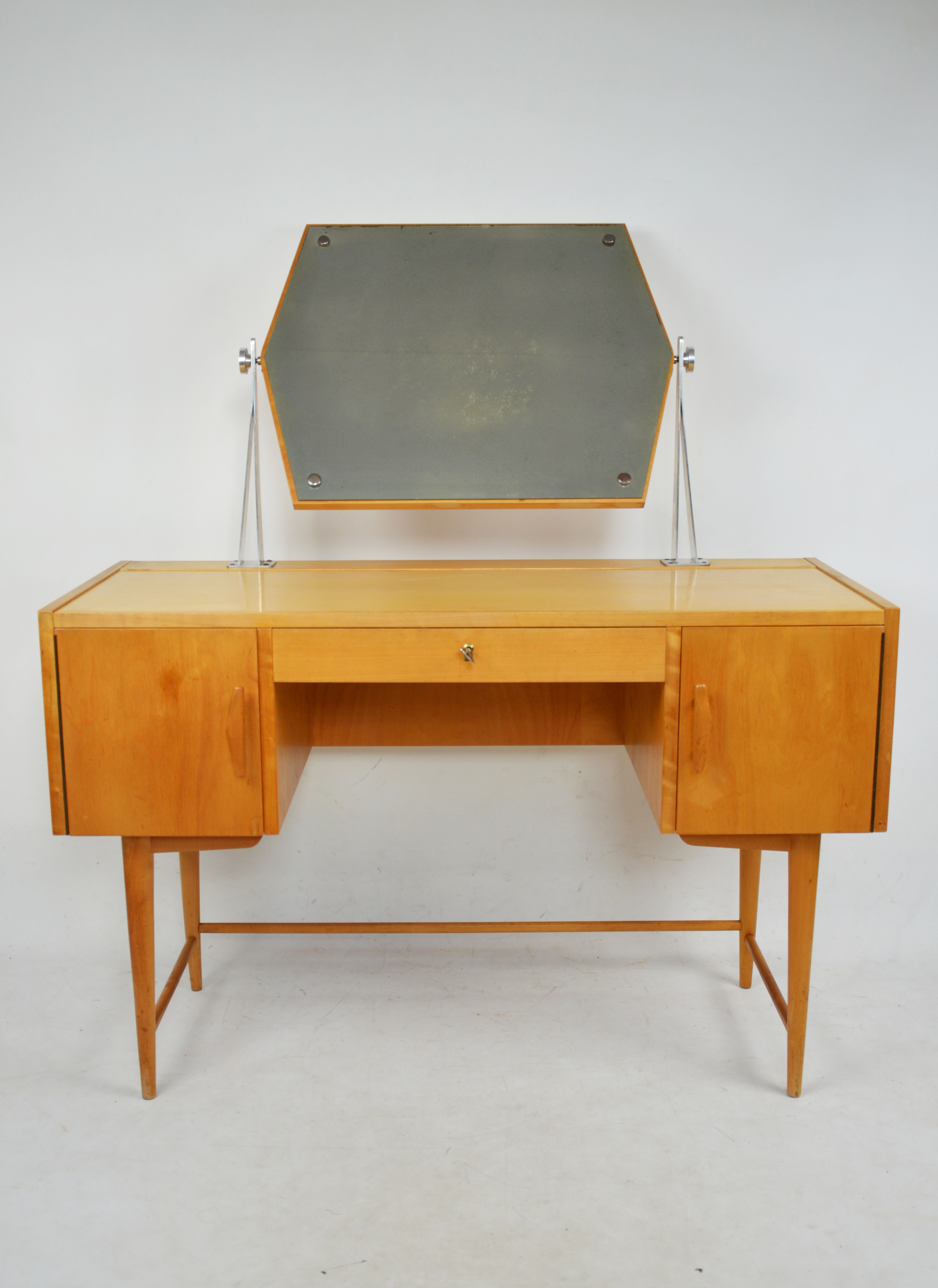 1970s dressing table