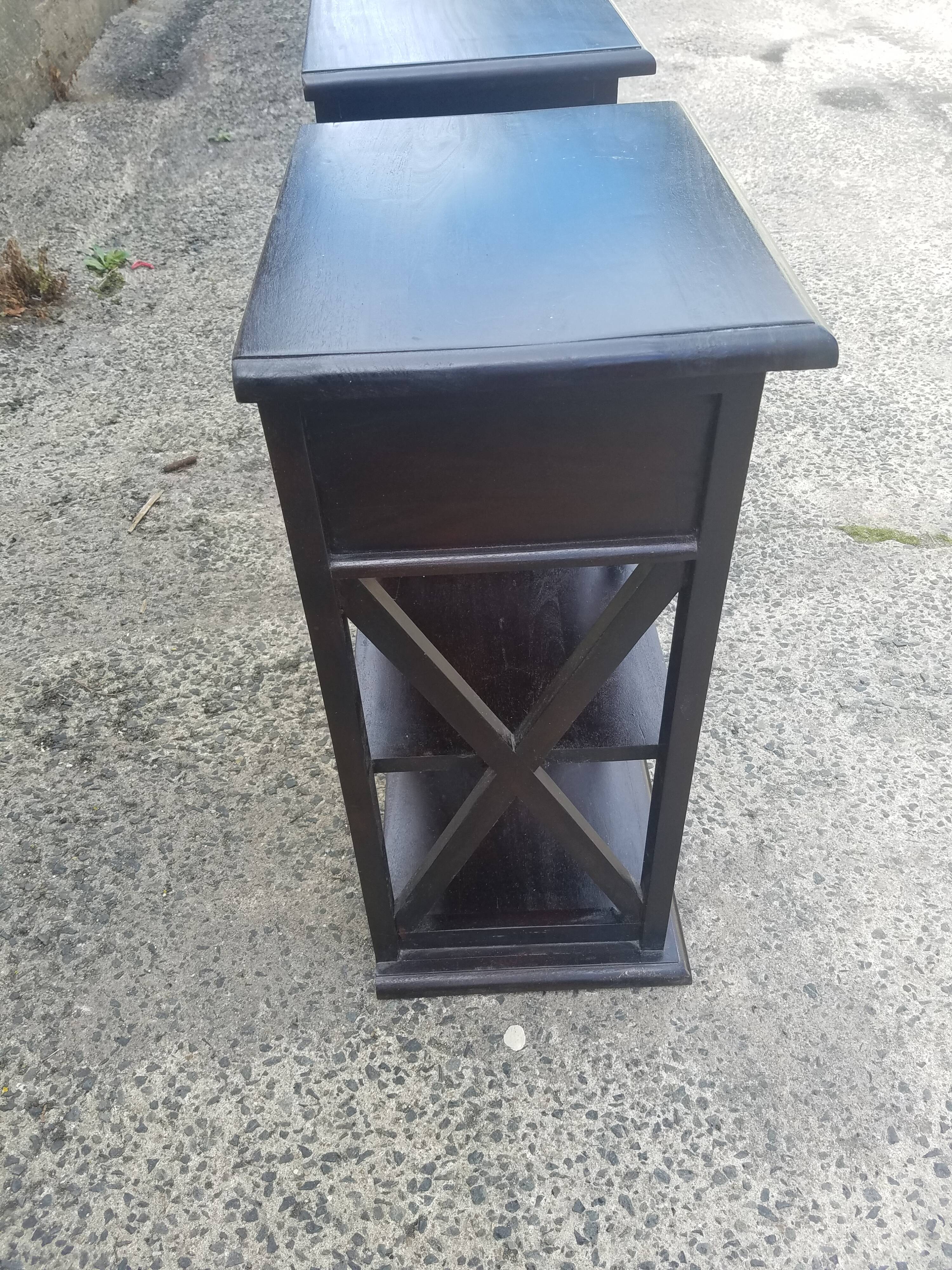 Paires de tables de chevet