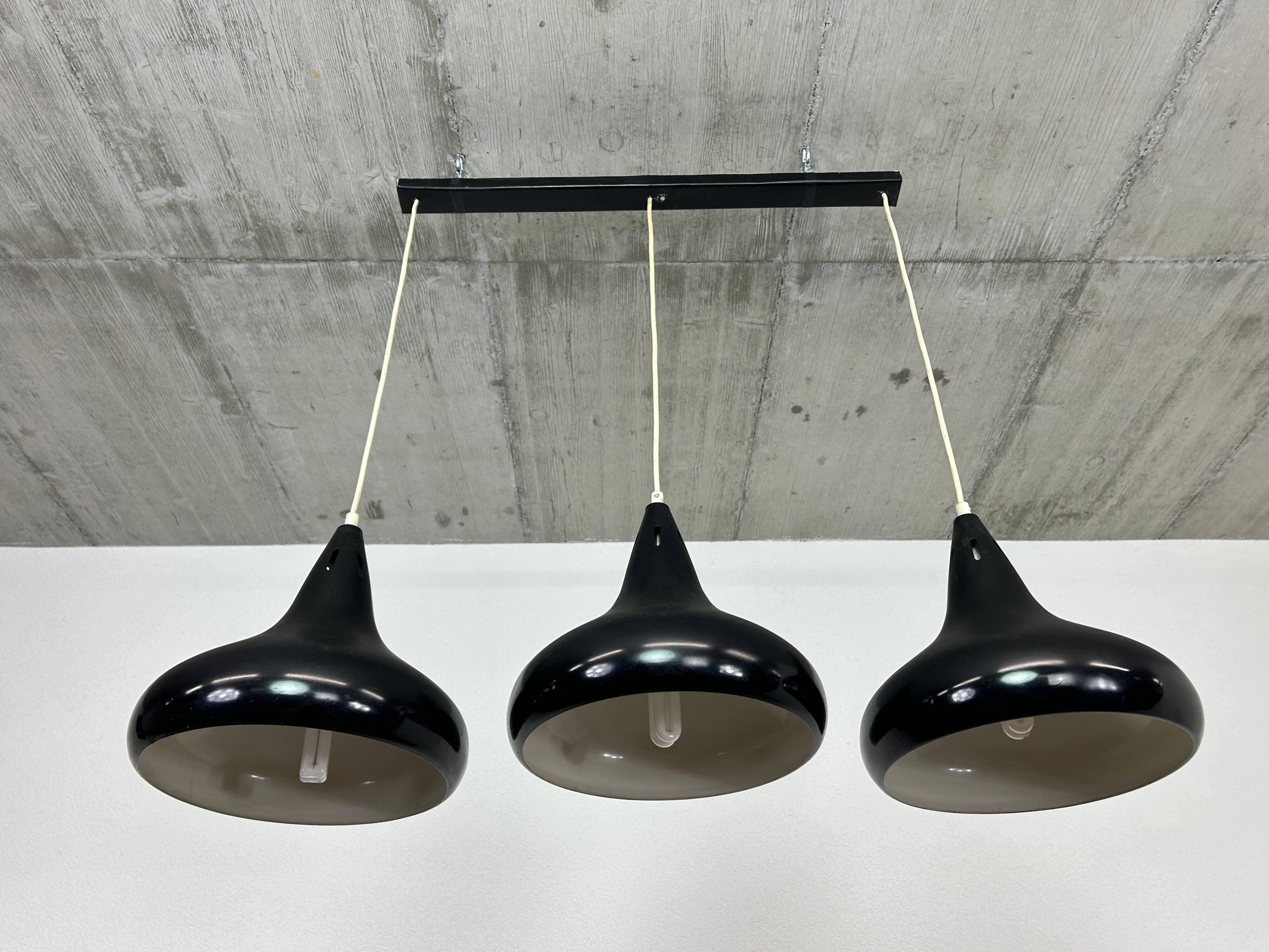 Lampe de plafond noire moderne du milieu du siècle