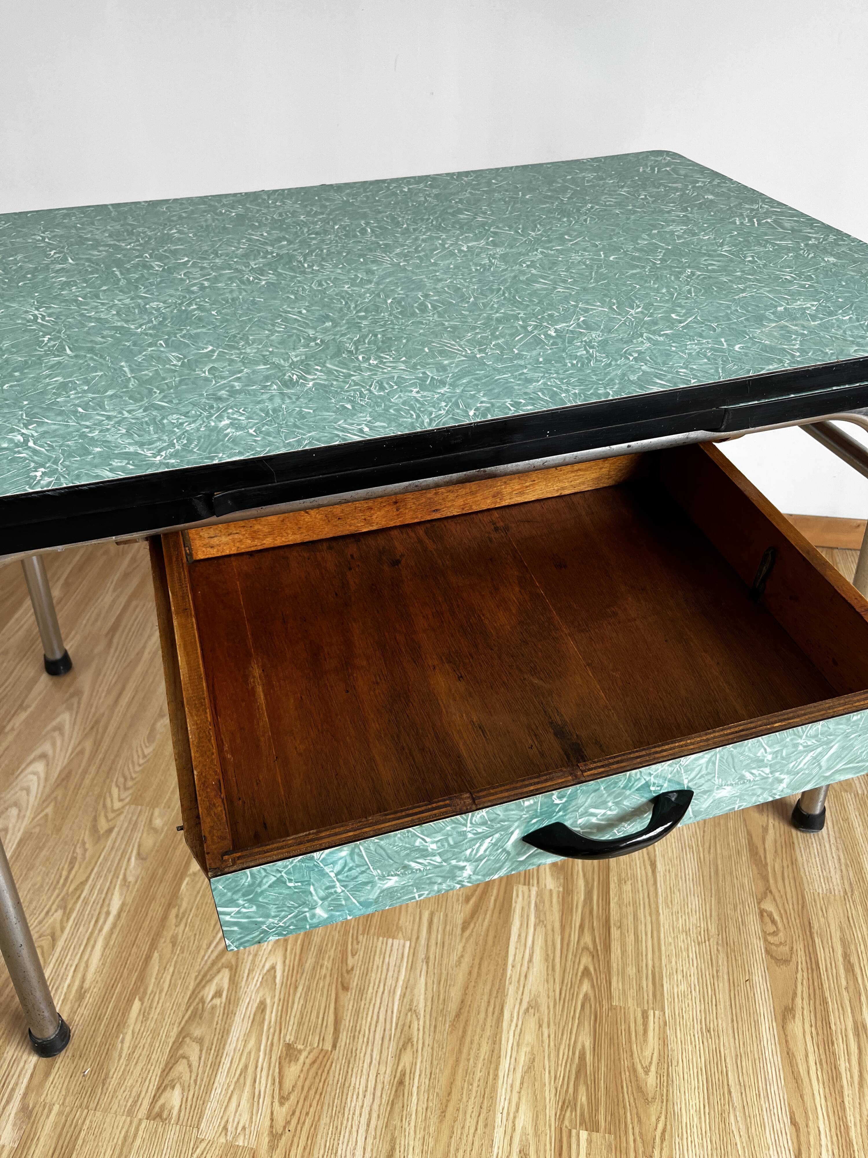 Table formica