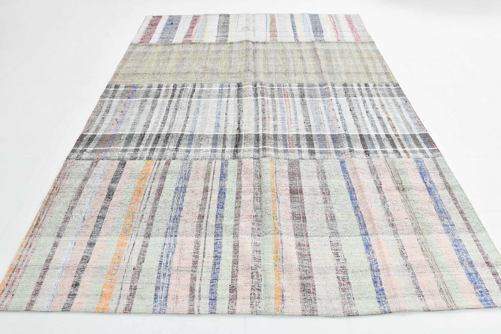 Ethnic vintage rug, 222x304cm