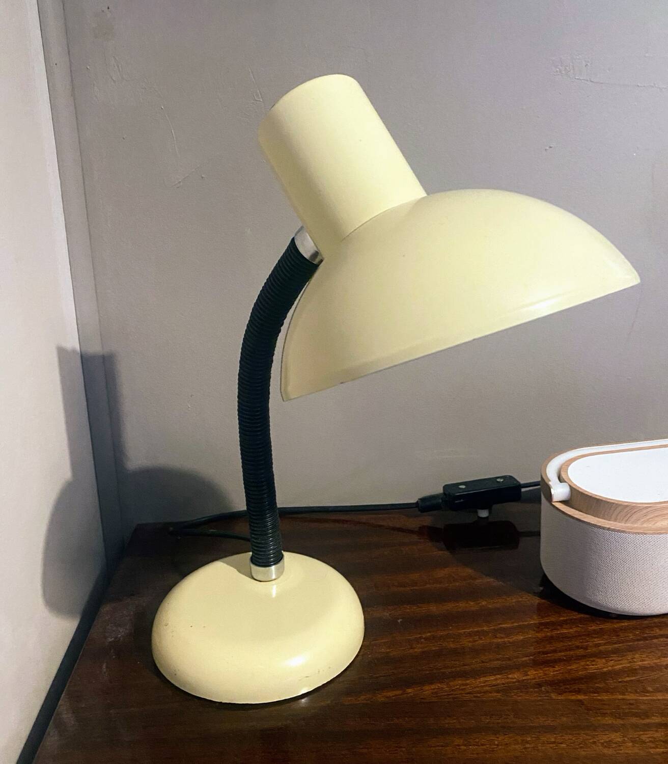 Beige metal desk lamp