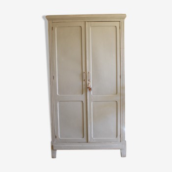 Armoire parisienne