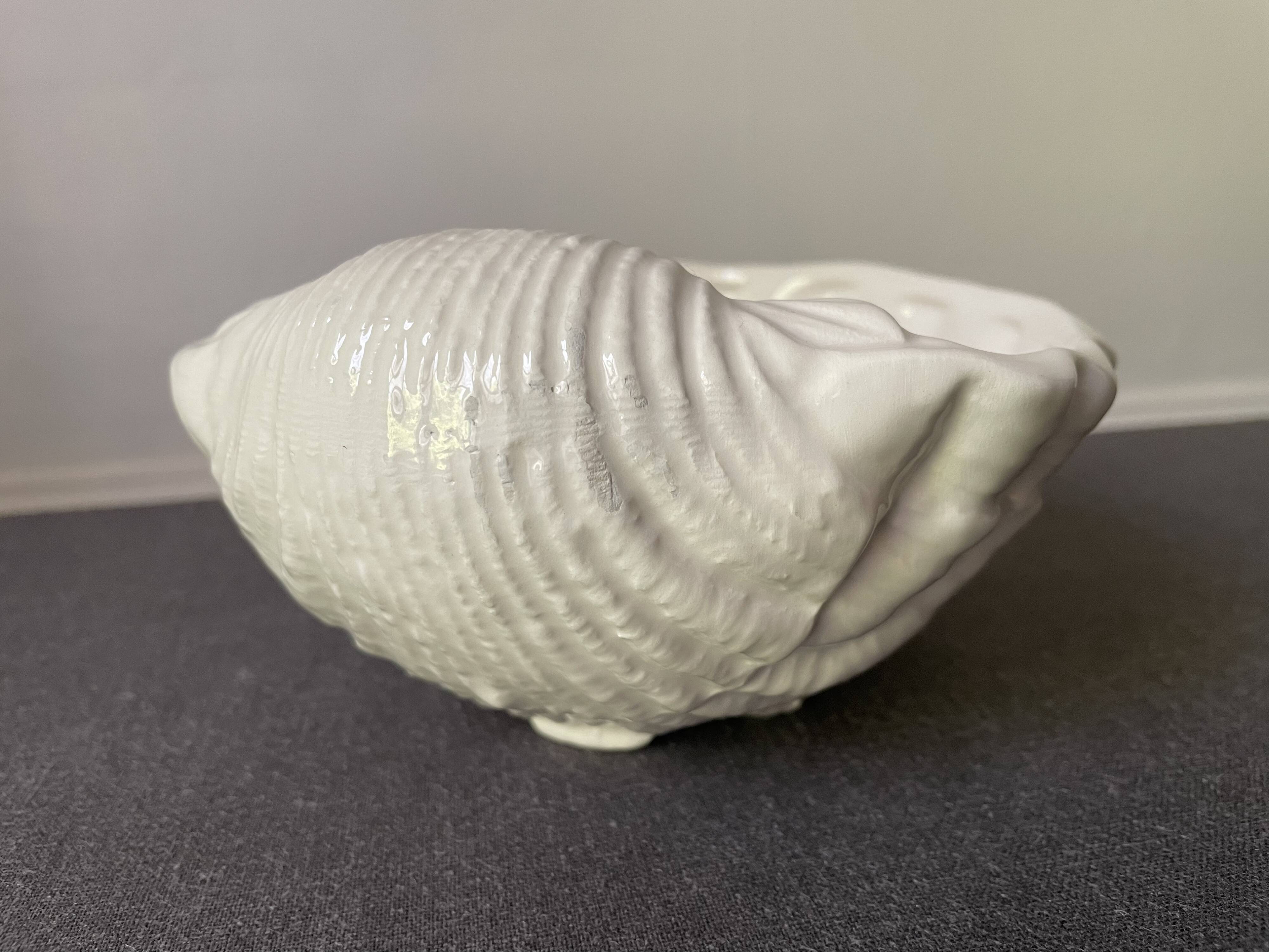 Ceramic shell emptier