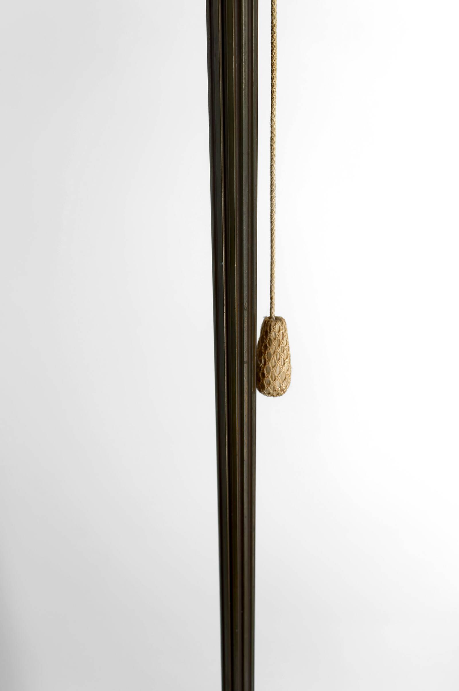 Bronze floor lamp with Tiffany-style stained glass shade – 20th century