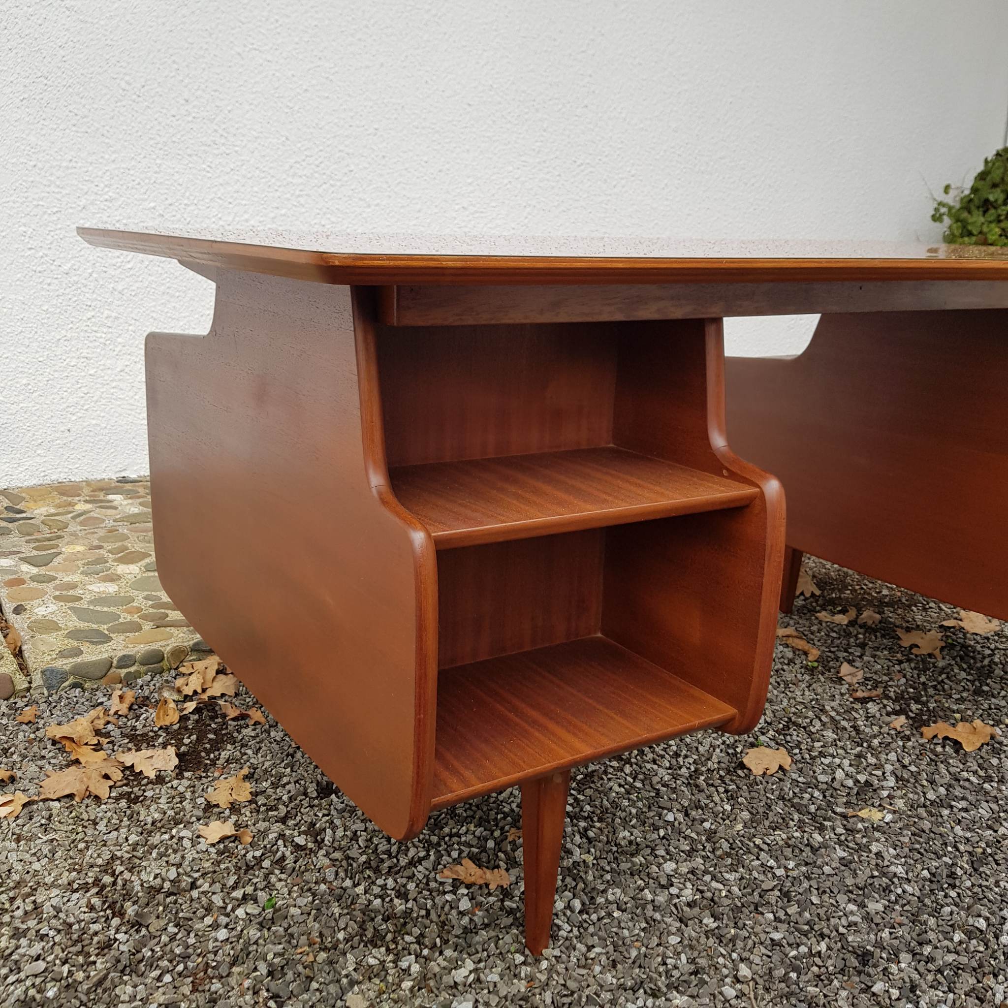 Executive Office Jacques Hauville edit by Bema 50