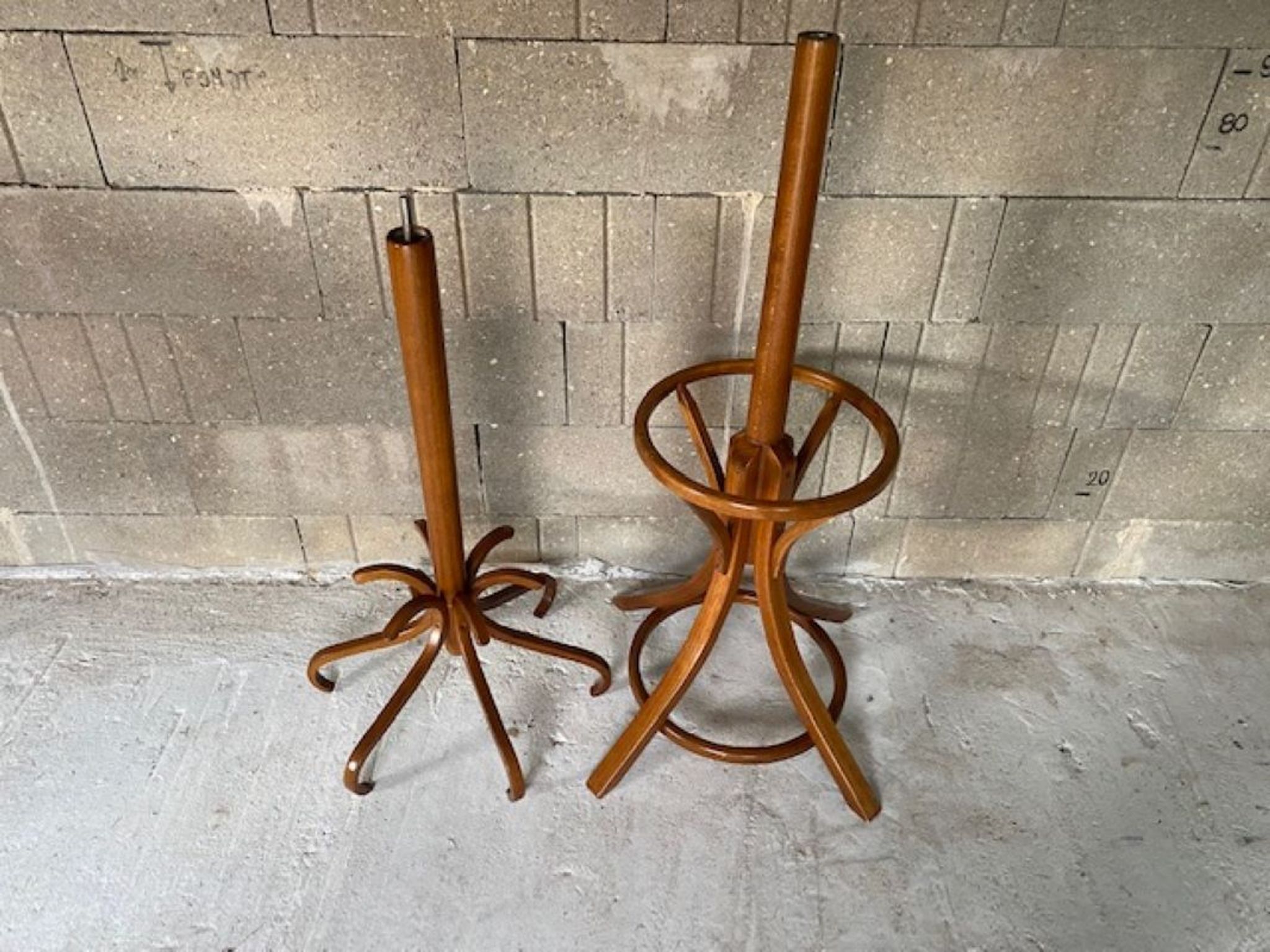Coat rack swivel parrot Baumann bistro style 1960 curved wood
